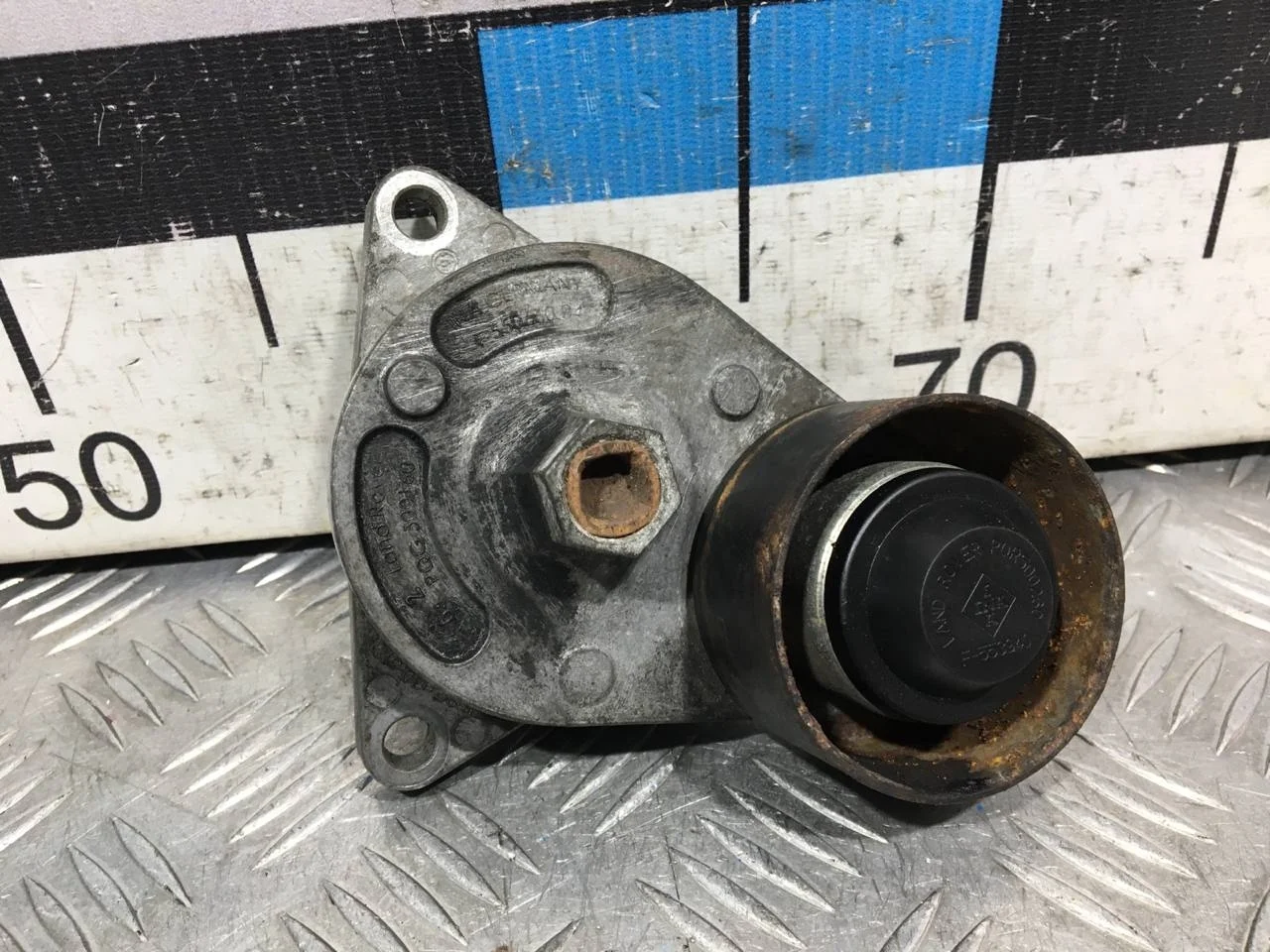 [Б/У] Натяжитель ремня приводного [Код: 00591711 ]