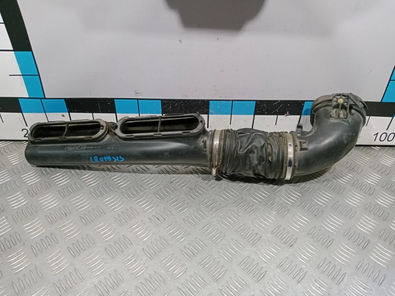 [Б/У] Патрубок воздушного фильтра правый [Код: 00526341 ]