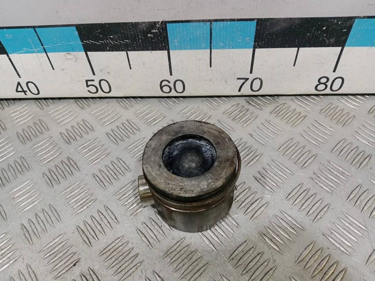 [ЧАСТЬ Б/У] Низ двигателя 3.0 TDI Land Rover 306DT - Только поршень [Код: 00542140 ]