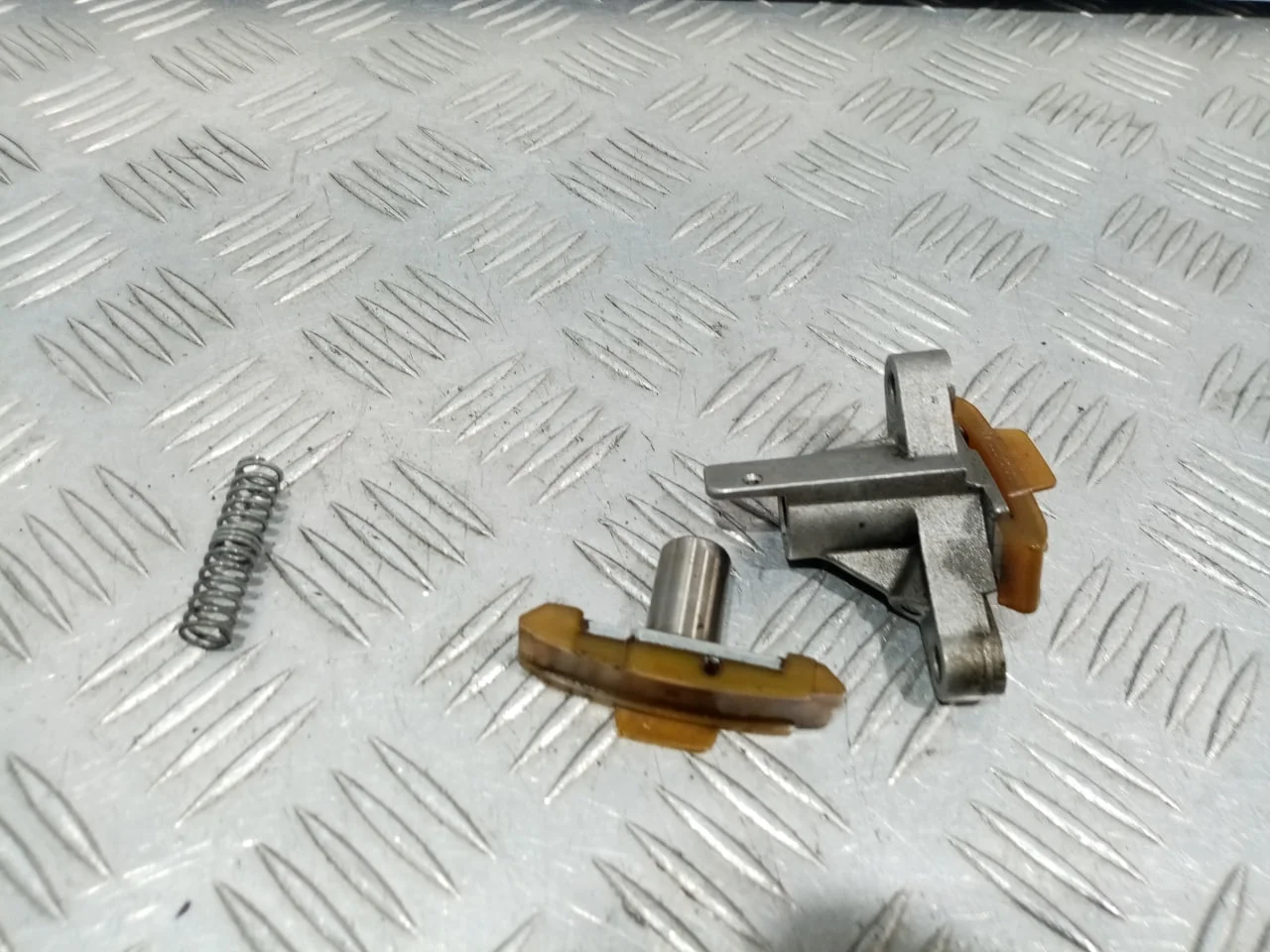 [ЧАСТЬ Б/У] Цепь с натяжителем Land Rover - (Состояние: только натяжитель) [Код: 00594162 ]