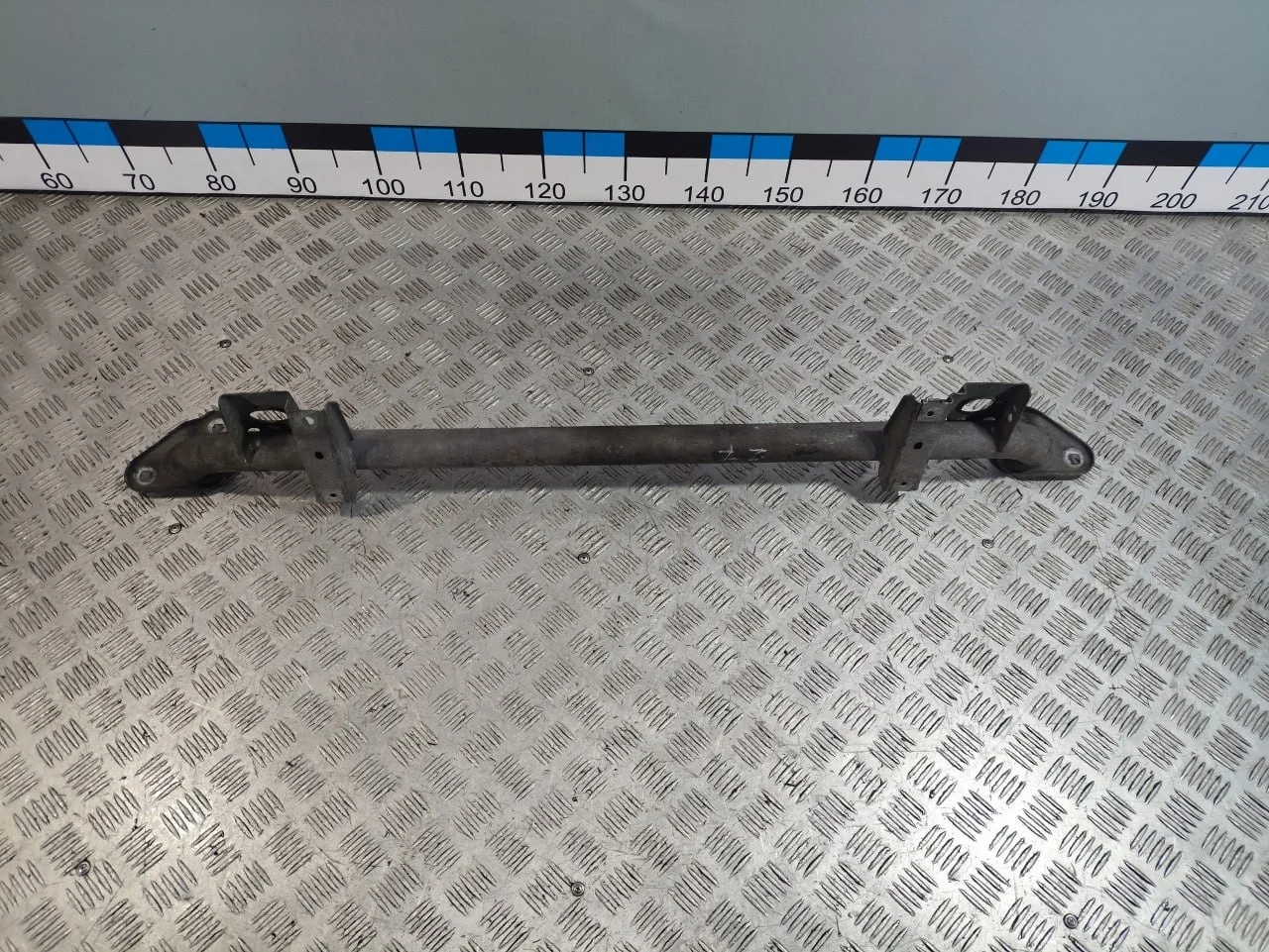 [Б/У] Балка подрадиаторная Mercedes [Код: 00614181 ]