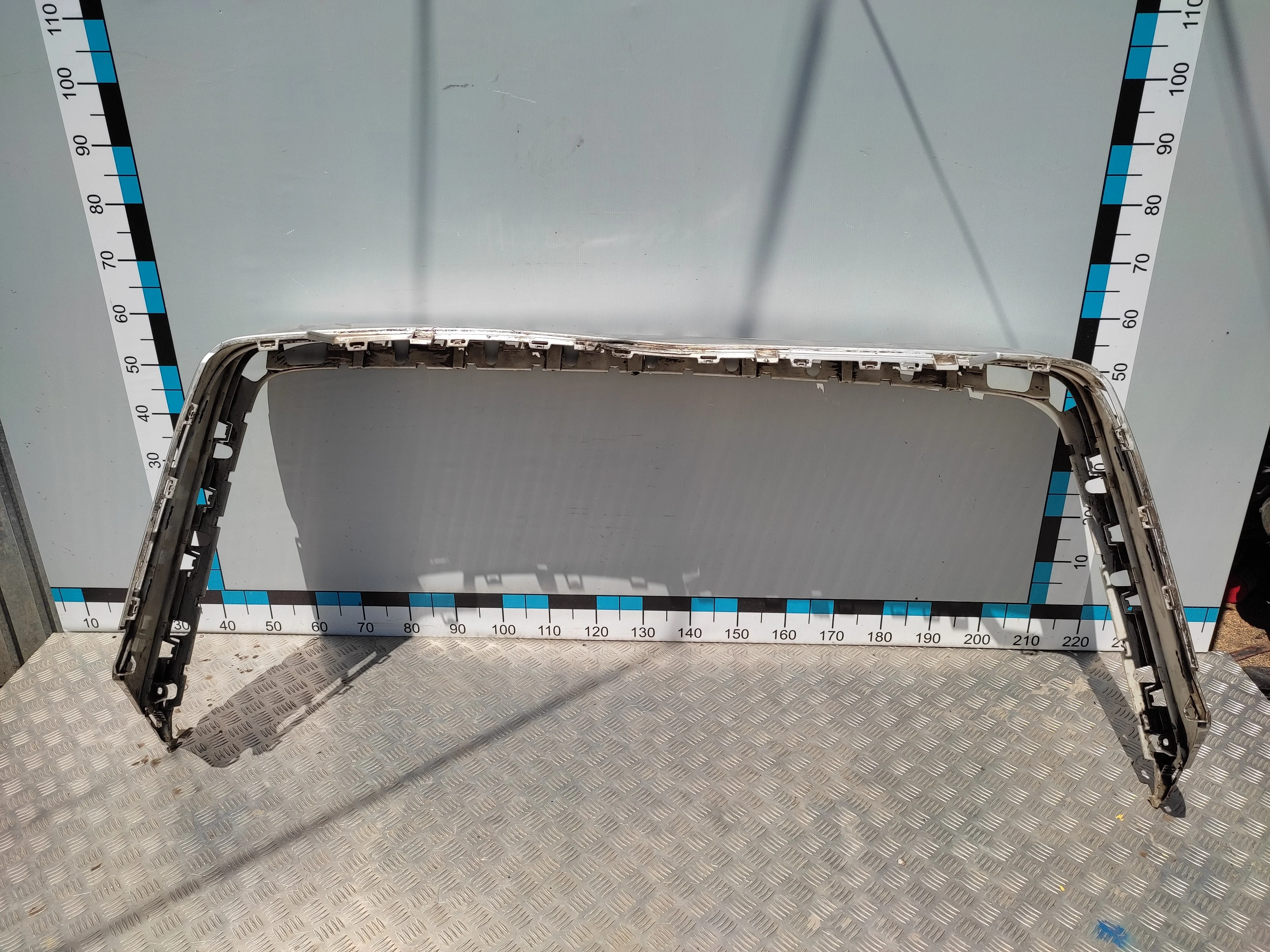 [Б/У] Бампер задний Mercedes W202 - небольшая примятость [Незначительные дефекты] [Код: 00290137 ]