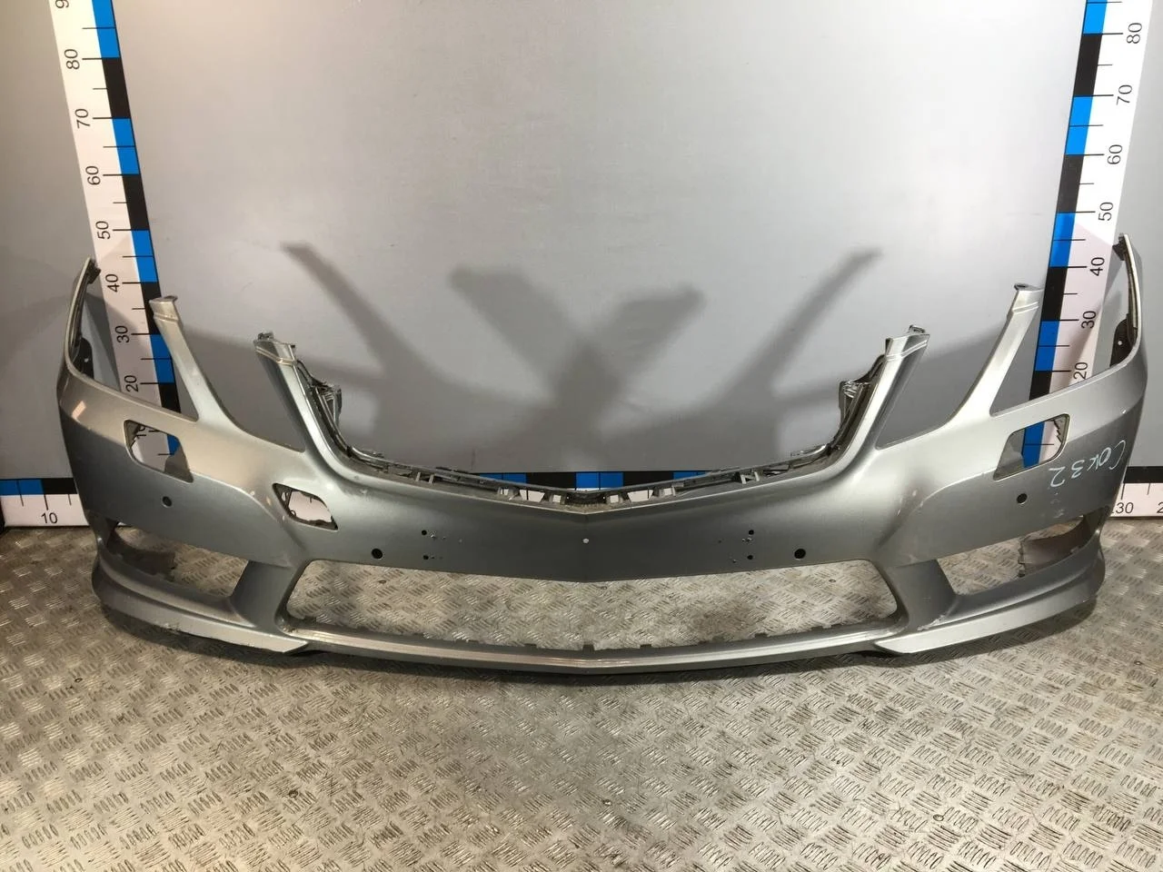 [Б/У] Бампер передний W212 E-Klasse 2009-2016 - Запаяна трещина снизу [ХОРОШЕЕ] [Код: 00626596 ]