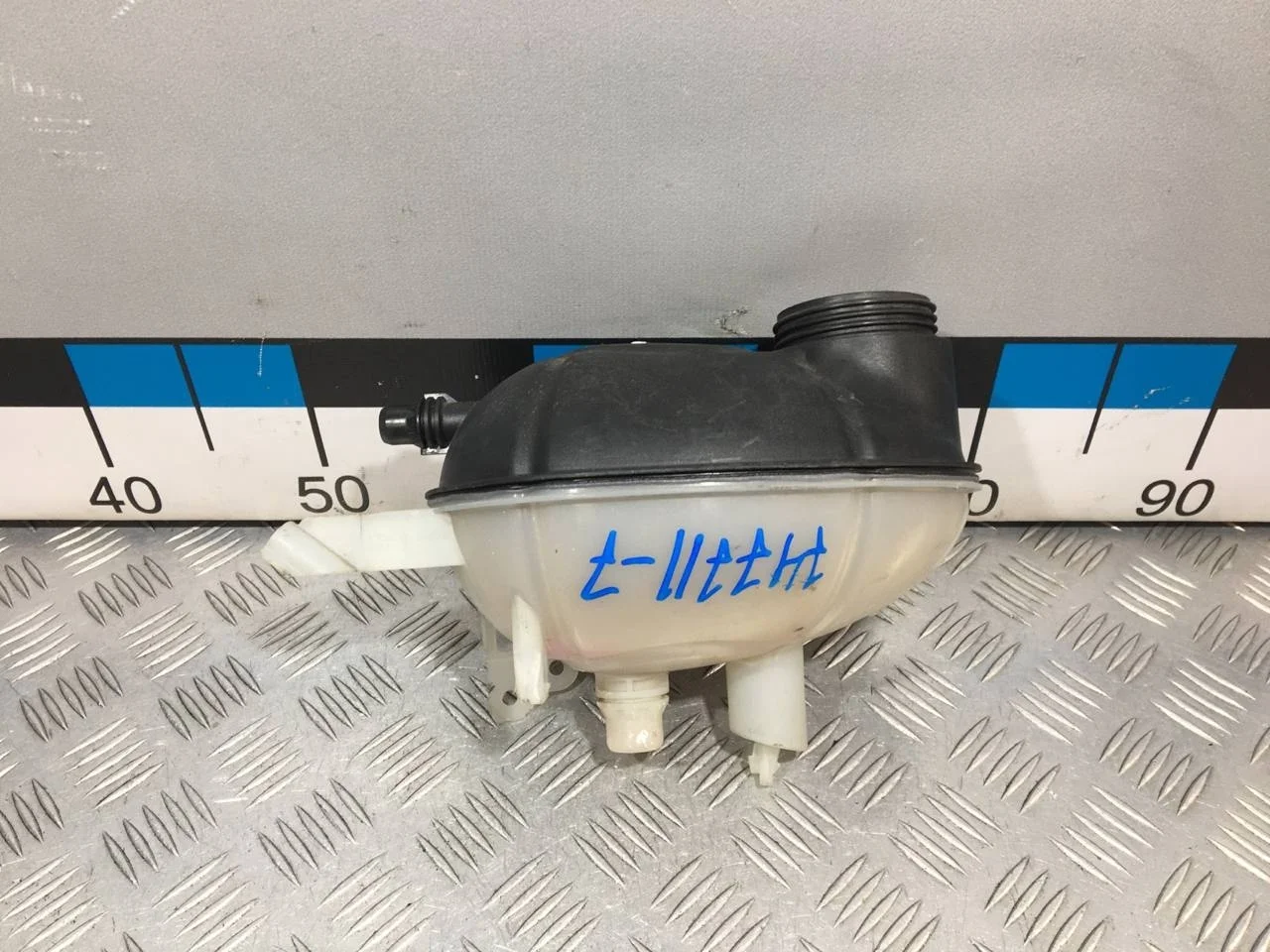 [Б/У] Бачок расширительный - трещина на корпусе фишки [ХОРОШЕЕ] [Код: 00637706 ]