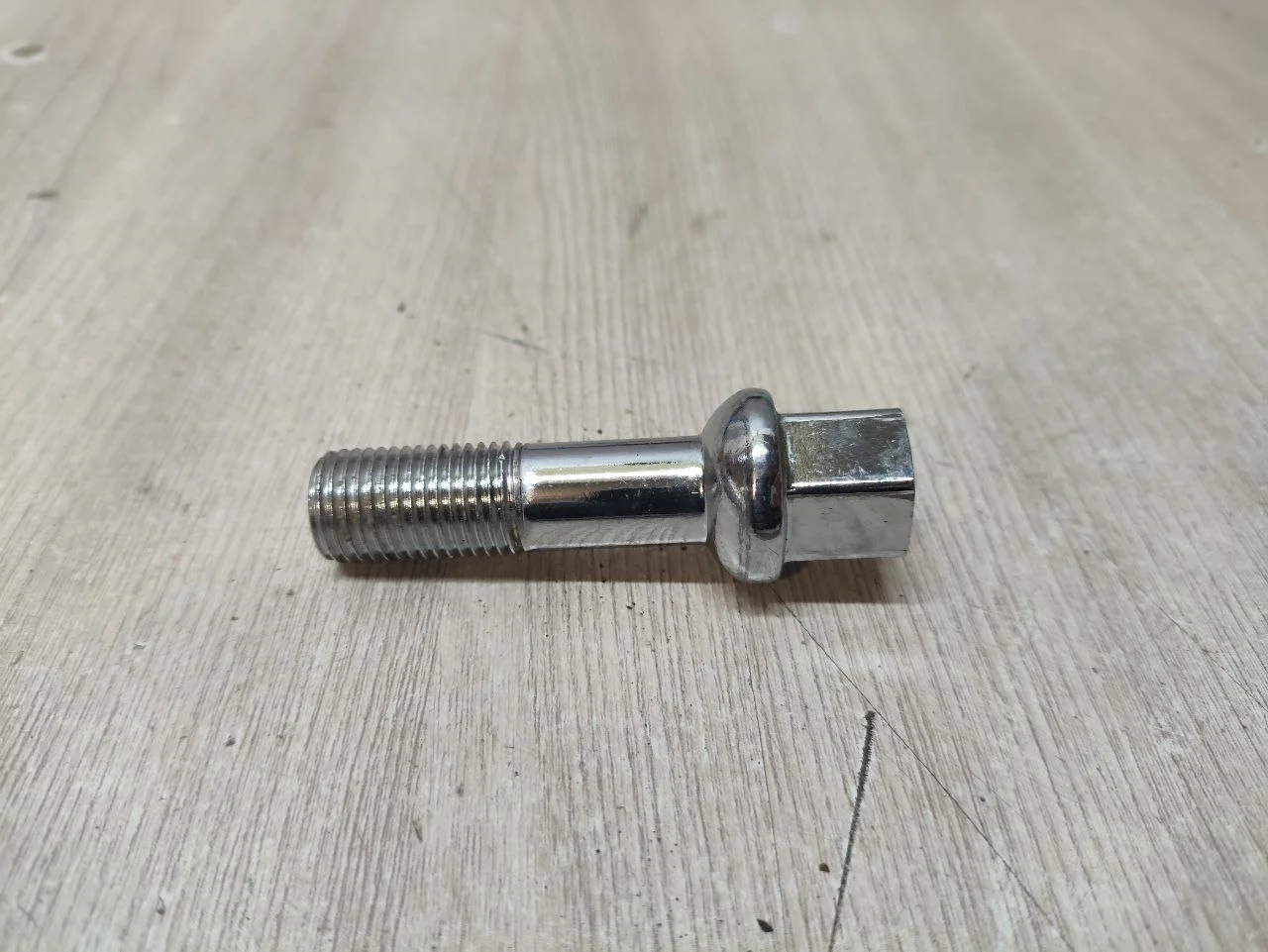 [Б/У] Болт колесный М14*1,5*45 [Код: 00540168 ]