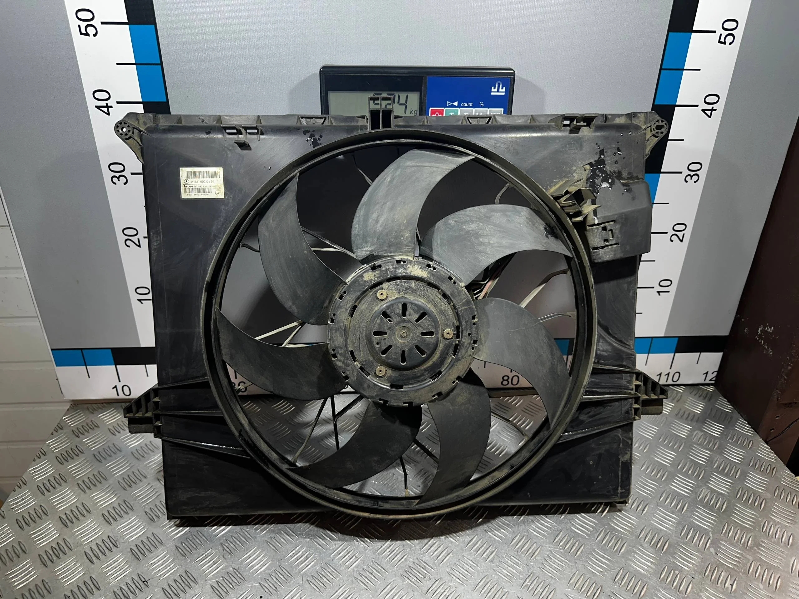 [Б/У] Вентилятор радиатора MB W164 M-Klasse - в сборе / 600W [Код: 00332737 ]