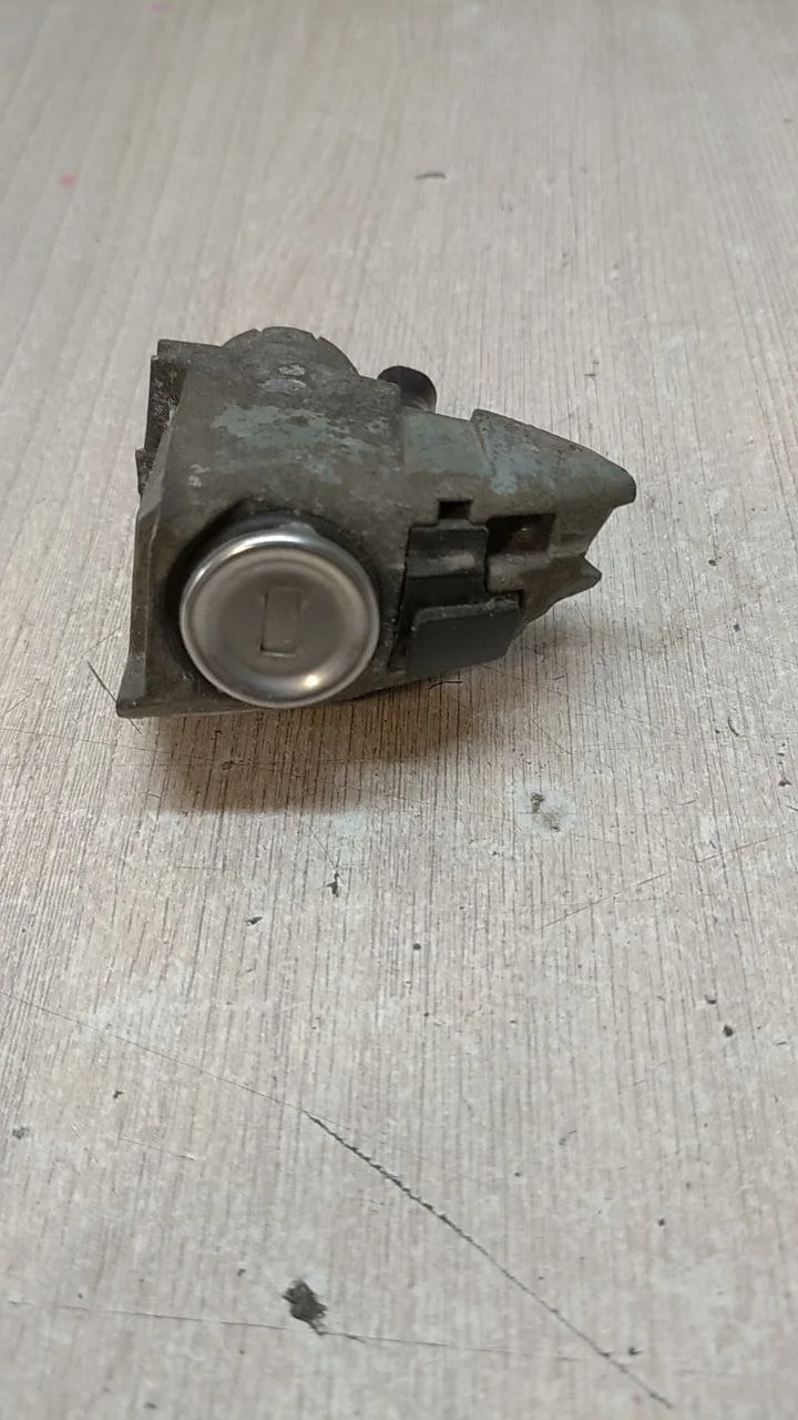 [Б/У] Вставка замка (личинка) двери лев W164, W251 - Без ключа. [ХОРОШЕЕ] [Код: 00681569 ]