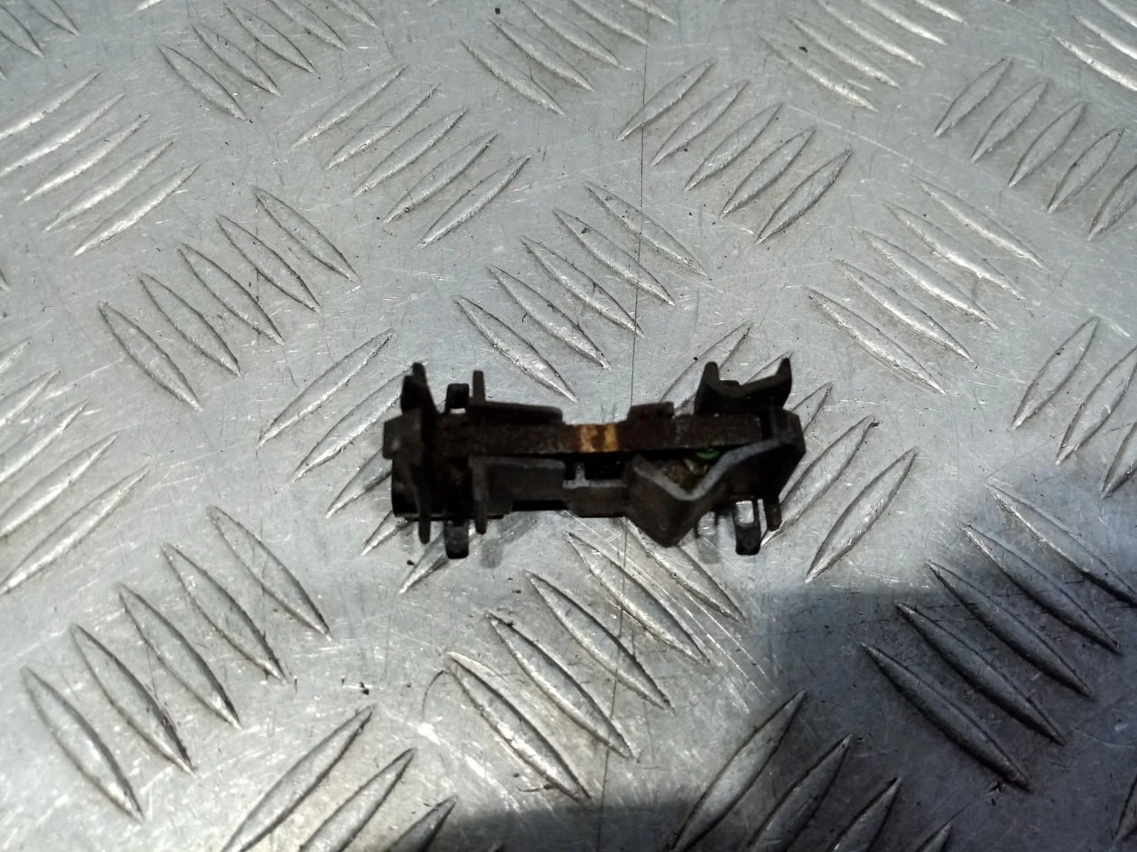 [Б/У] Выключатель концевой замка капота [Код: 00657015 ]