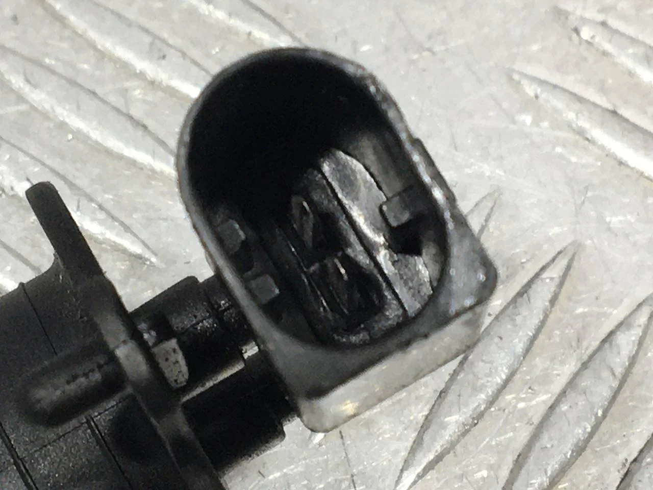 [Б/У] Датчик уровня в бачок омывателя Mercedes [Код: 00576075 ]