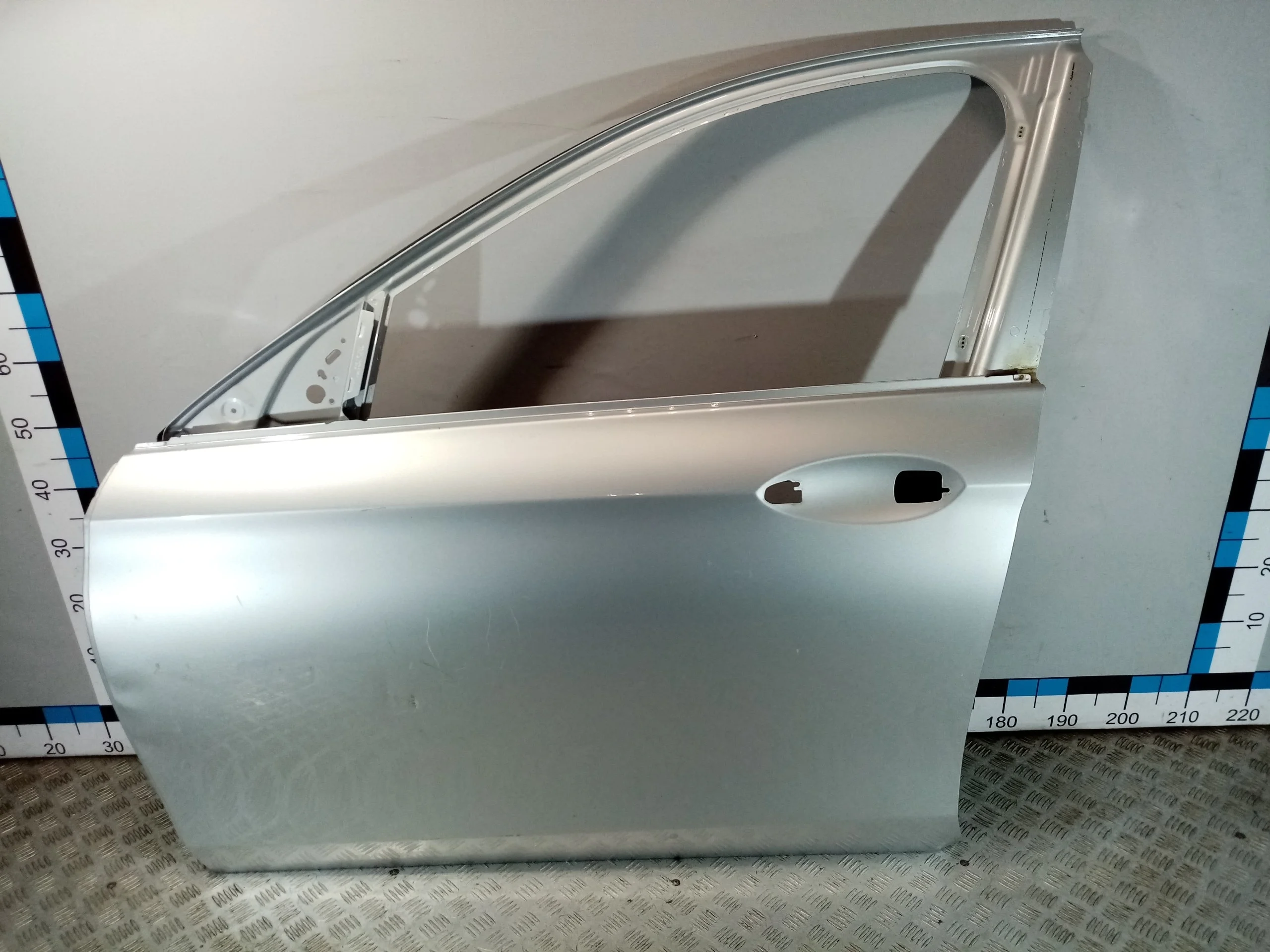 [Б/У] Дверь передняя левая W213 - Вмятины, замят угол [Незначительные дефекты] [Код: 00678849 ]