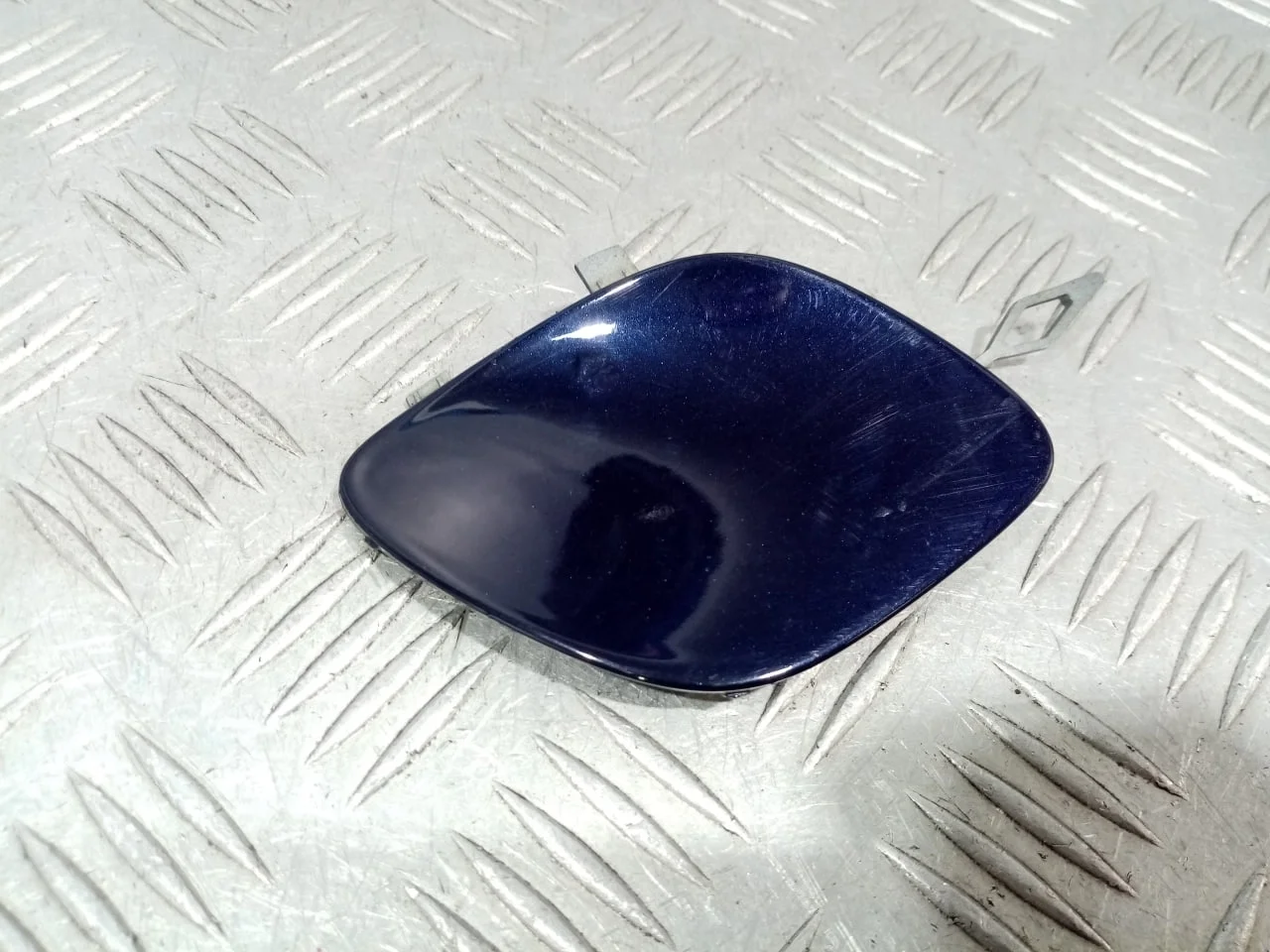 [Б/У] Заглушка буксировочного крюка [Код: 00599841 ]