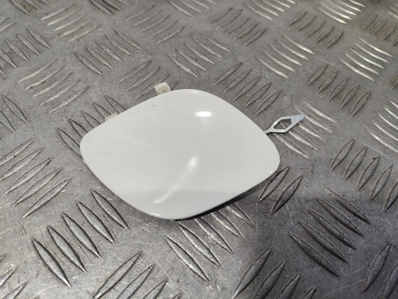 [Б/У] Заглушка буксировочного крюка [Код: 00605650 ]