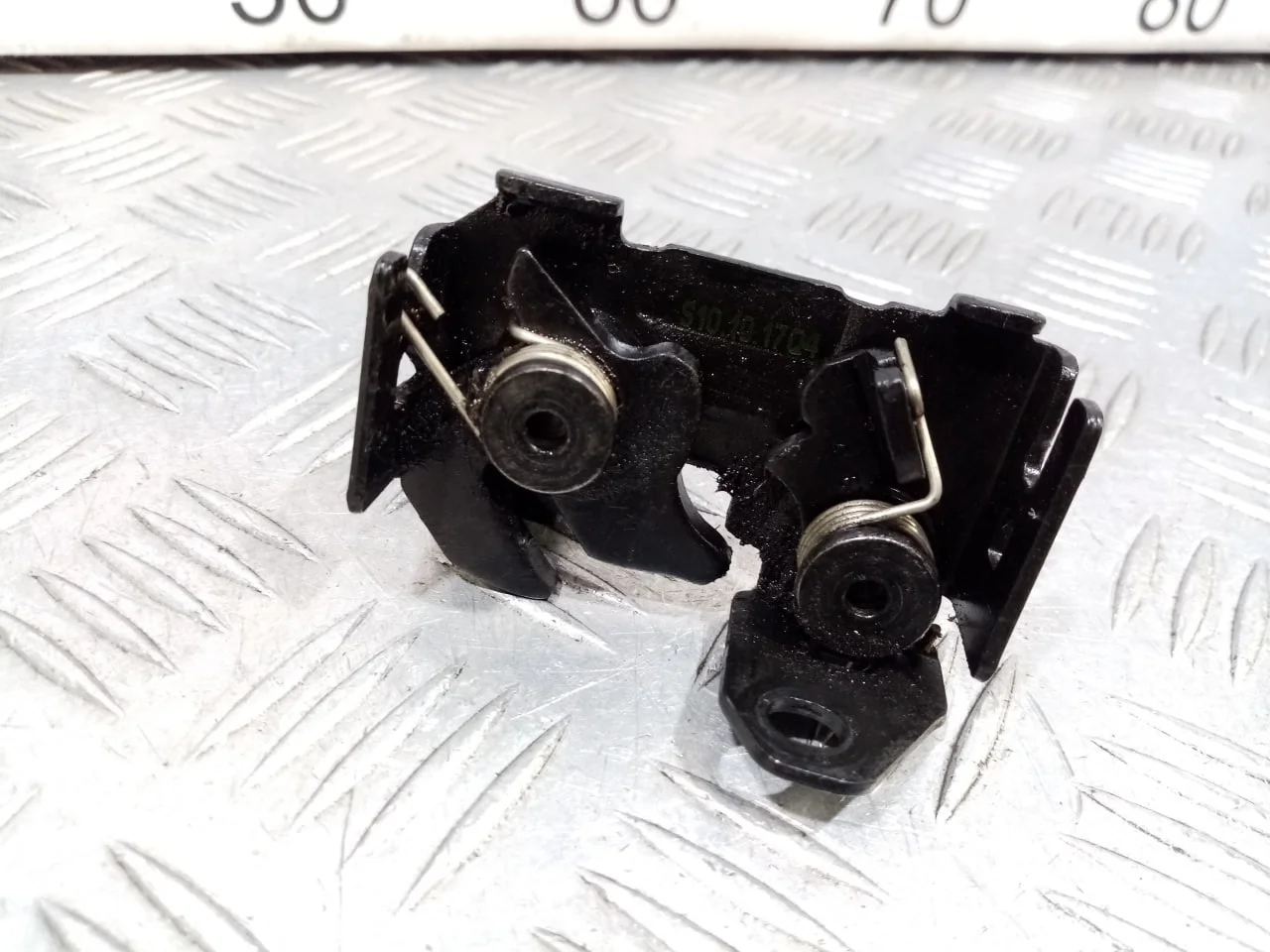 [Б/У] Замок капота [Код: 00538638 ]