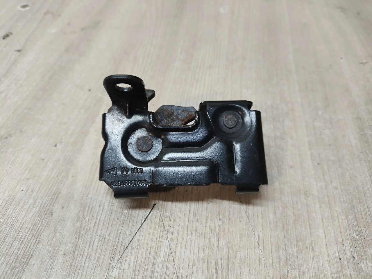 [Б/У] Замок капота [Код: 00575864 ]