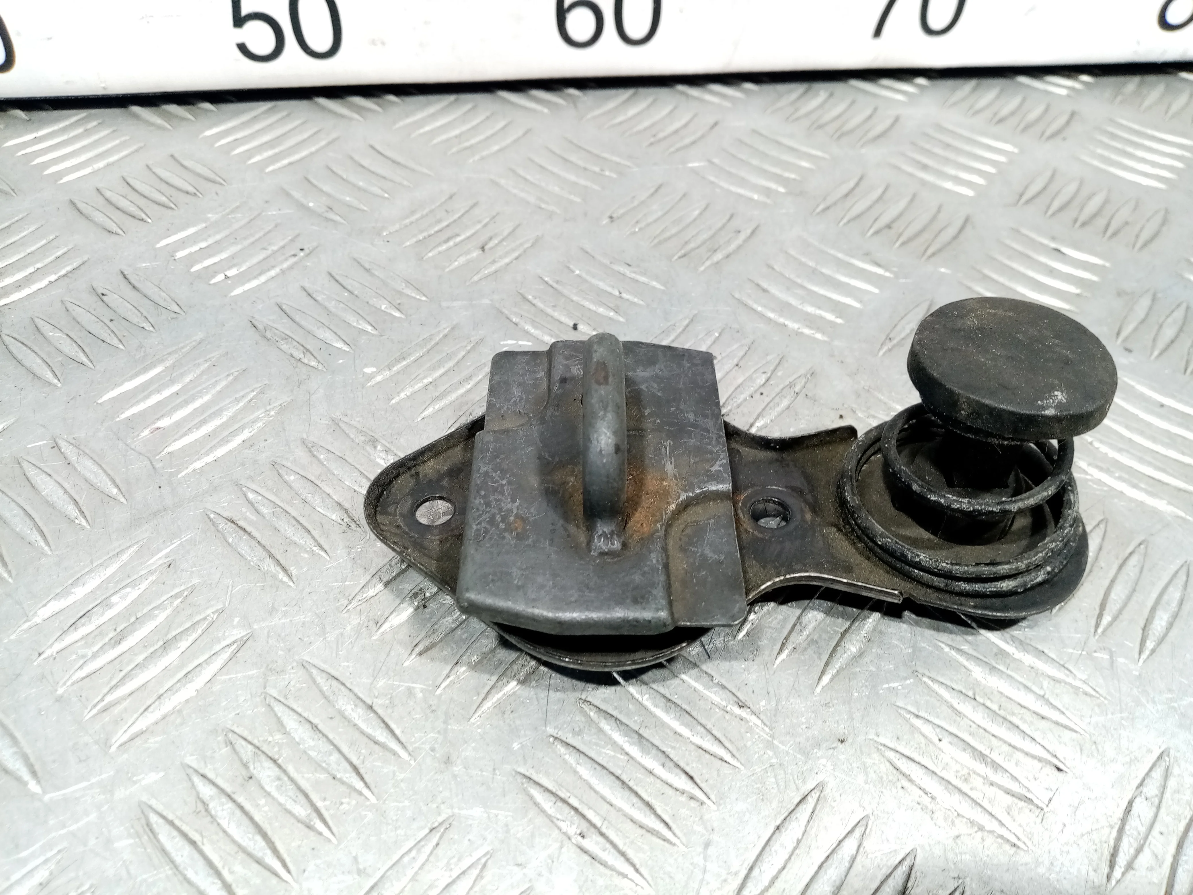 [Б/У] Замок капота (боковой на капот L=R) [Код: 00419812 ]