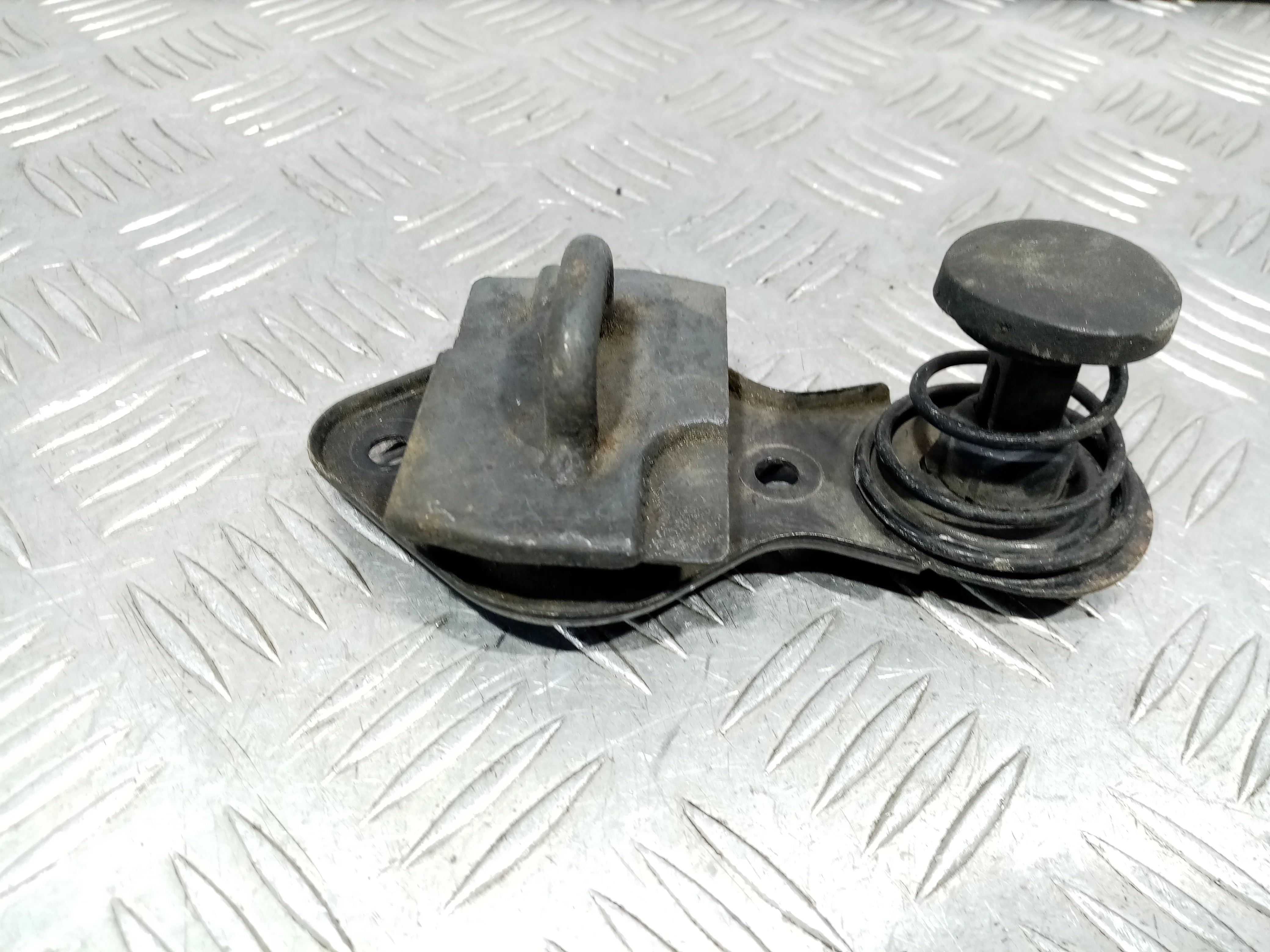 [Б/У] Замок капота (боковой на капот L=R) [Код: 00419813 ]