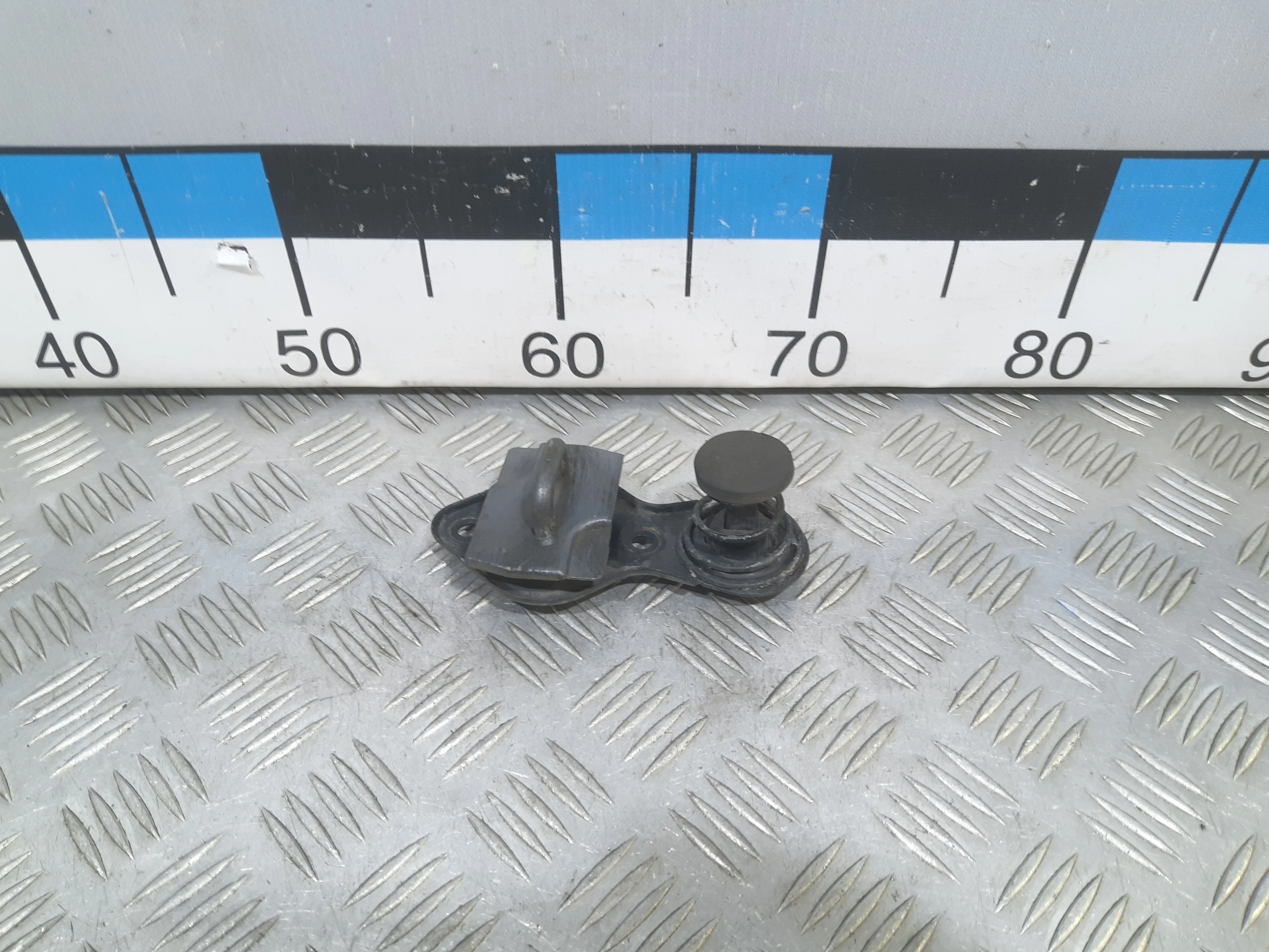 [Б/У] Замок капота (боковой на капот L=R) [Код: 00449691 ]