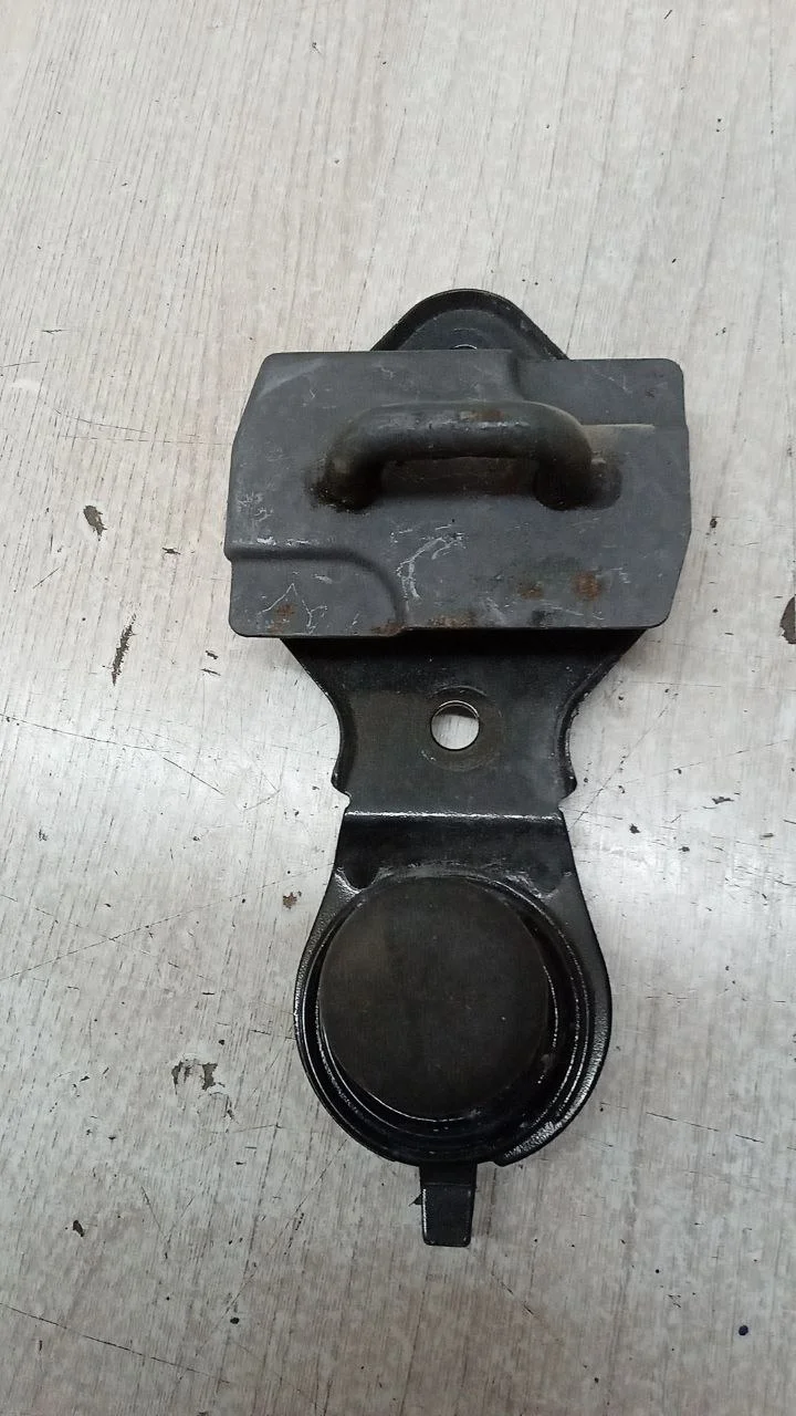 [Б/У] Замок капота верхняя часть [Код: 00645995 ]