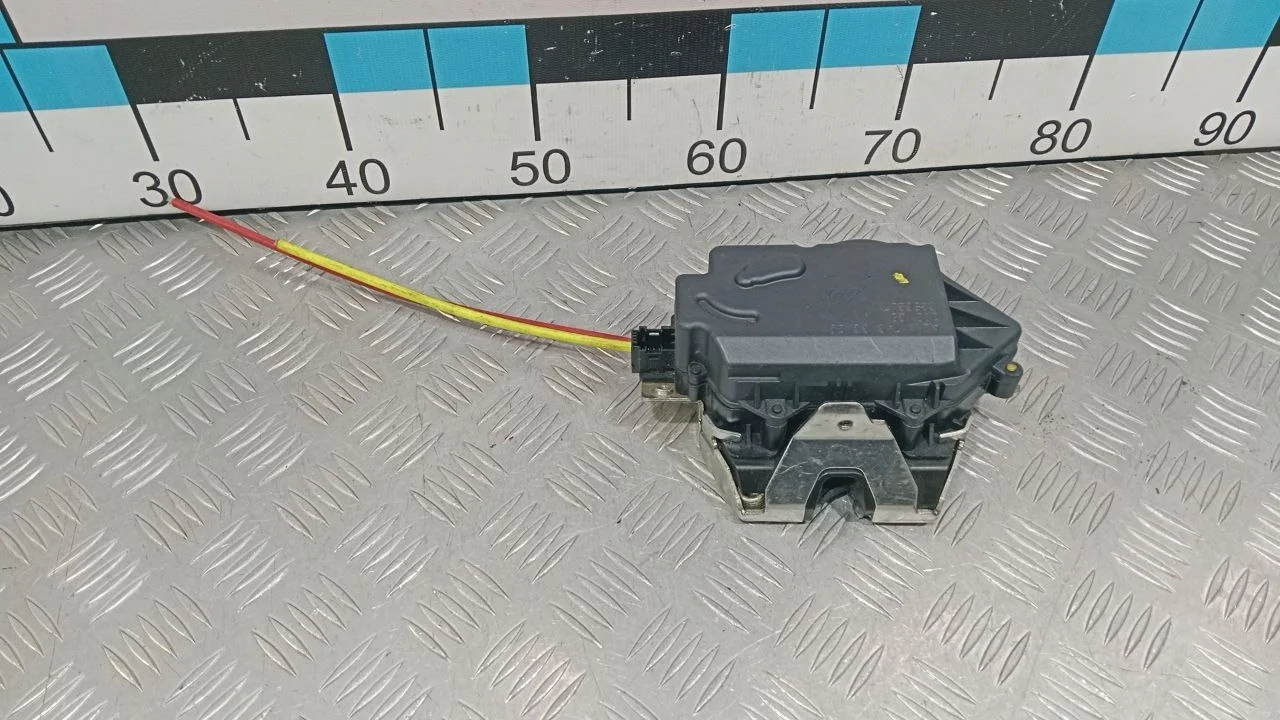 [Б/У] Замок крышки багажника Mercedes - Обрезаны троса [Незначительные дефекты] [Код: 00380879 ]