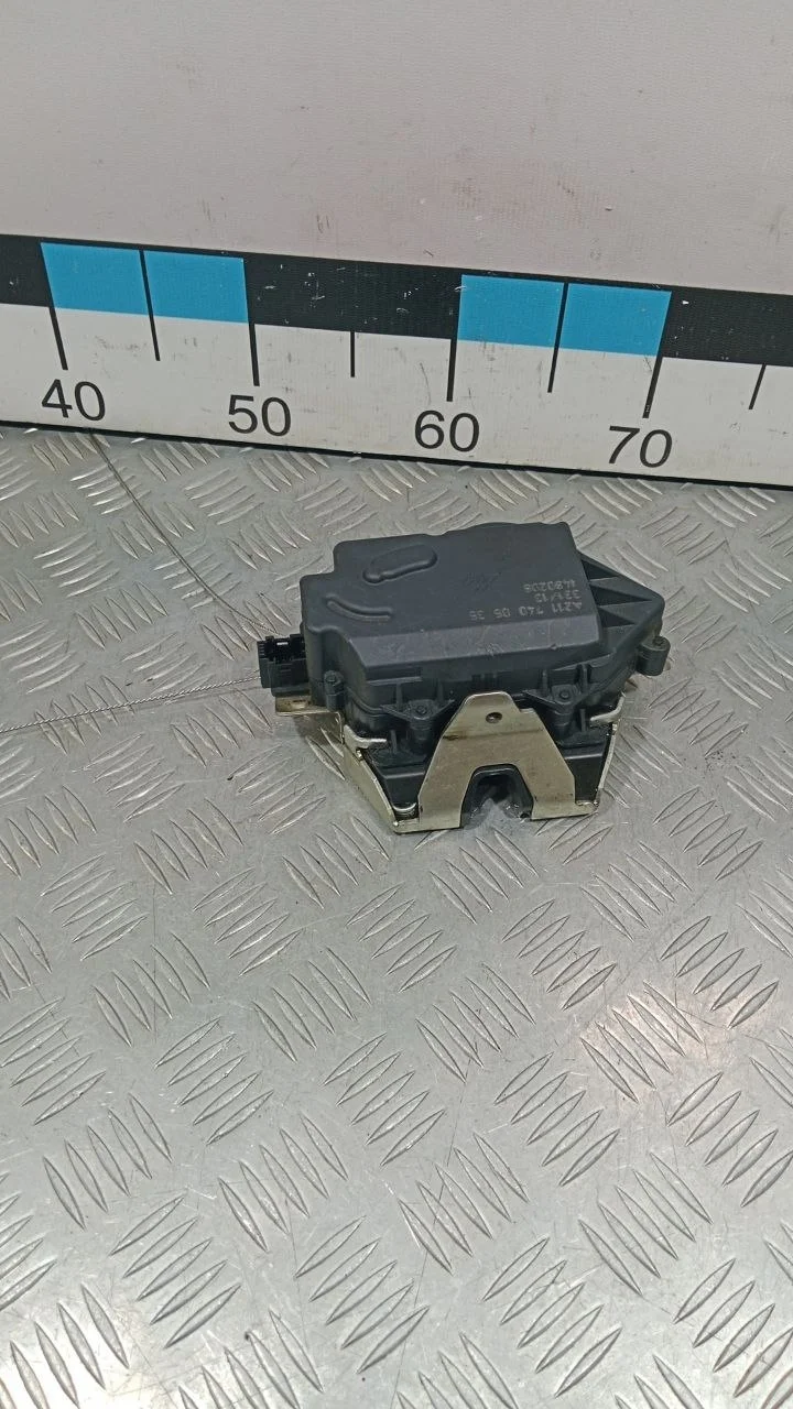 [Б/У] Замок крышки багажника Mercedes - Обрезаны троса [Незначительные дефекты] [Код: 00380880 ]