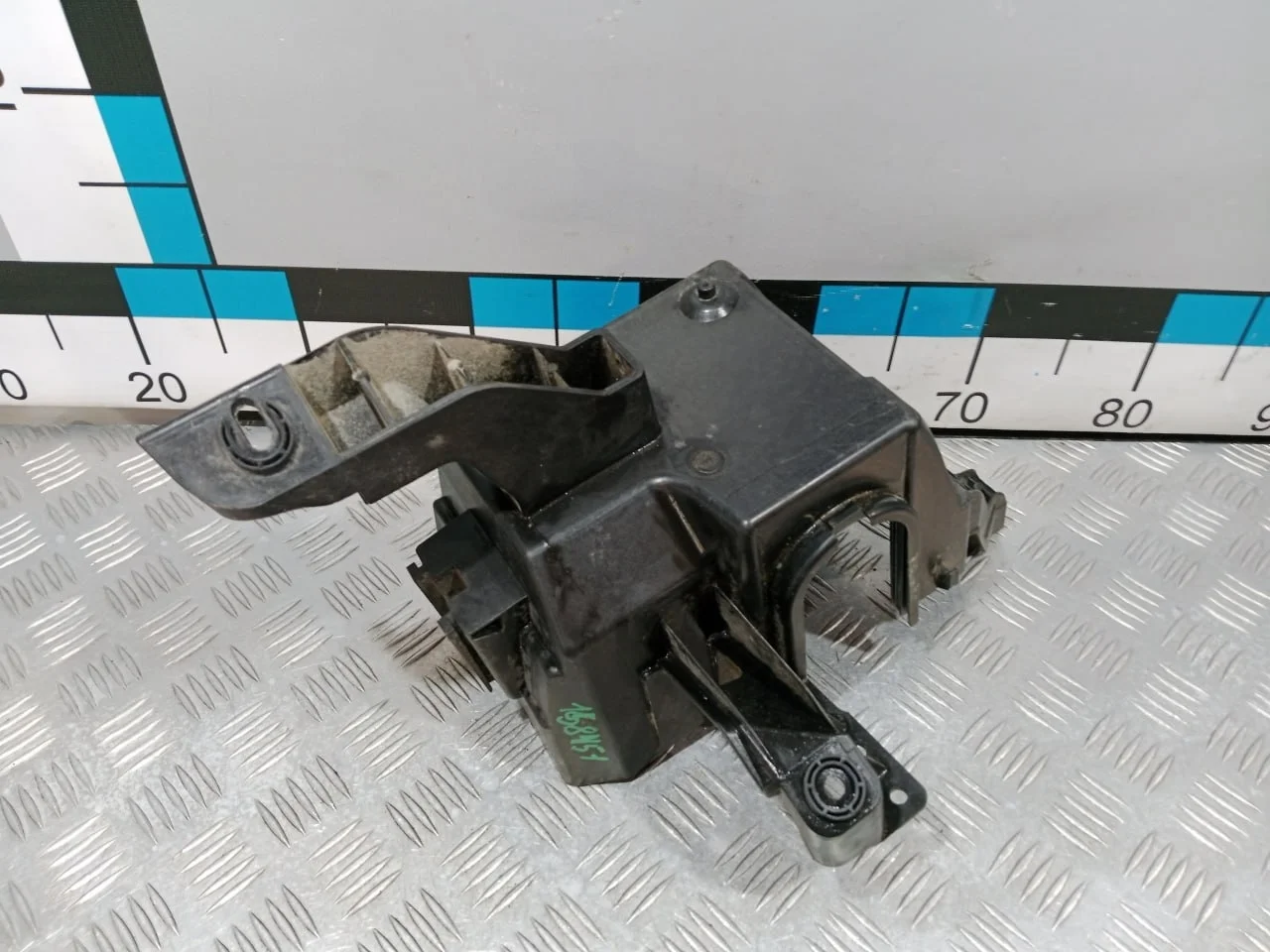 [Б/У] Корпус блока предохранителей - Маленький скол на корпусе [ХОРОШЕЕ] [Код: 00651660 ]