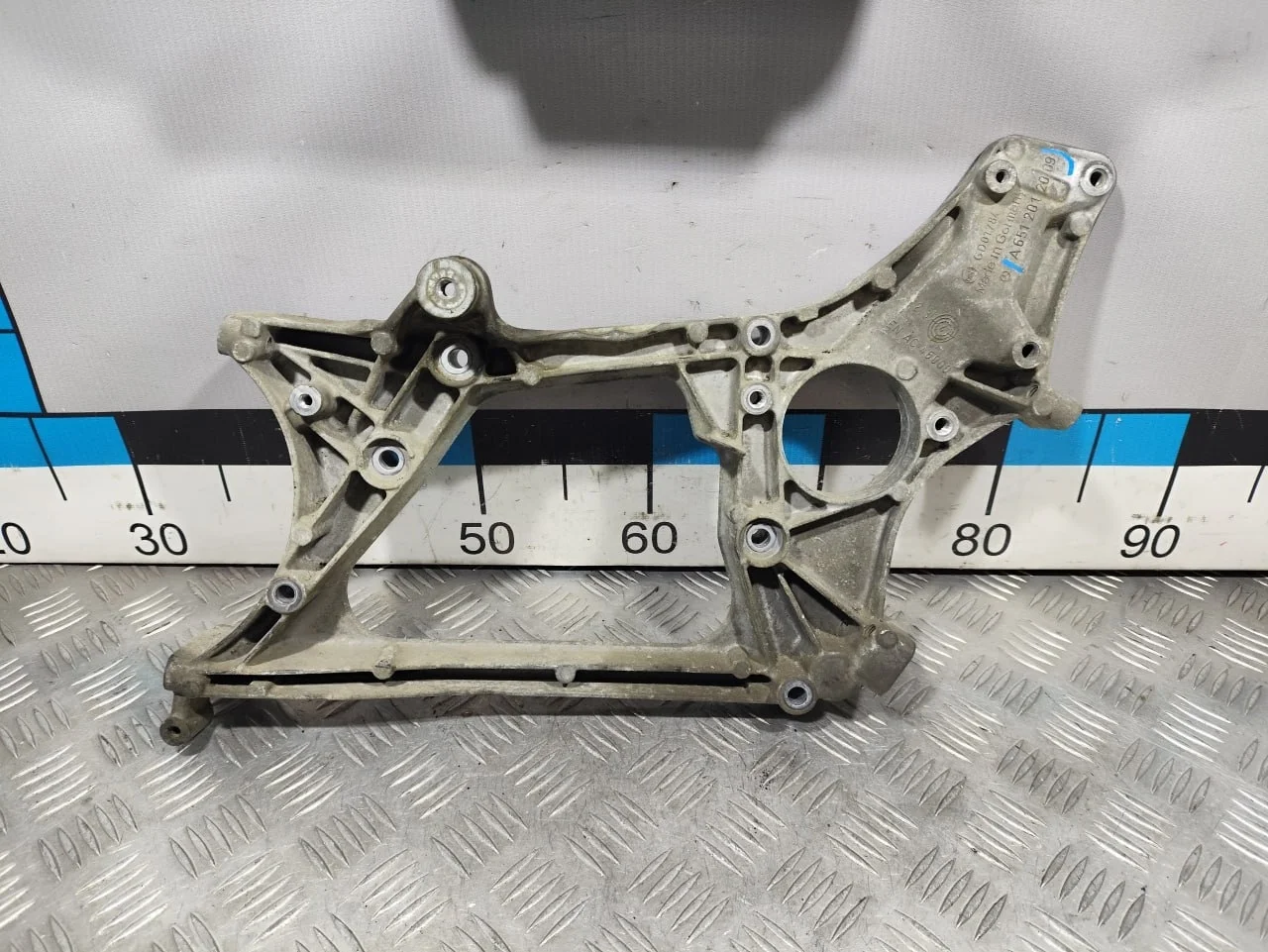 [Б/У] Кронштейн вспомогательных механизмов Mercedes [Код: 00574825 ]