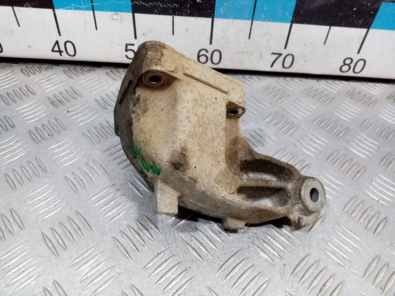 [Б/У] Кронштейн двигателя правый [Код: 00575454 ]