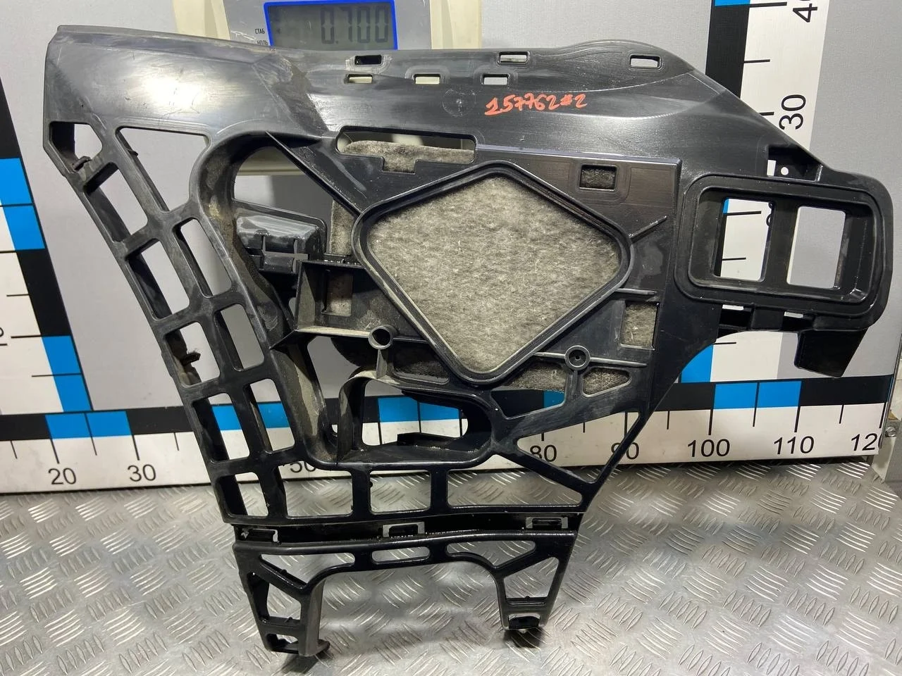 [Б/У] Кронштейн заднего бампера левый Mercedes [Код: 00665135 ]