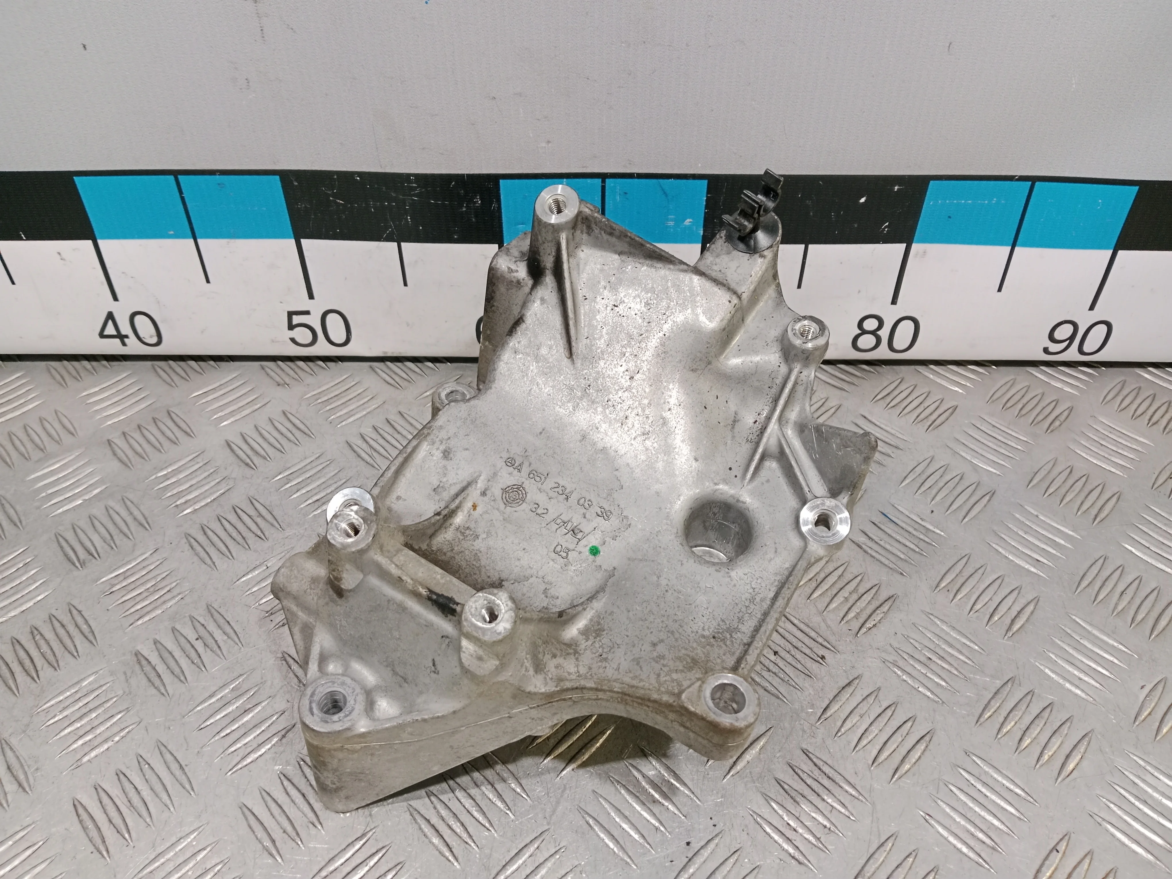 [Б/У] Кронштейн кондиционера Mercedes om 651 [Код: 00423043 ]