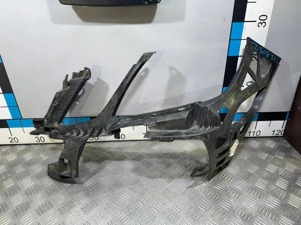 [Б/У] Кронштейн переднего бампера левый Mercedes W212 [Код: 00514937 ]