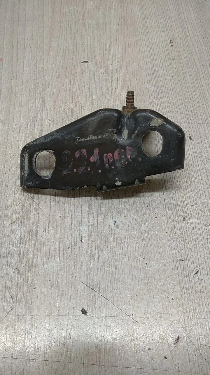 [Б/У] Кронштейн переднего бампера левый W221 C216 [Код: 00680995 ]