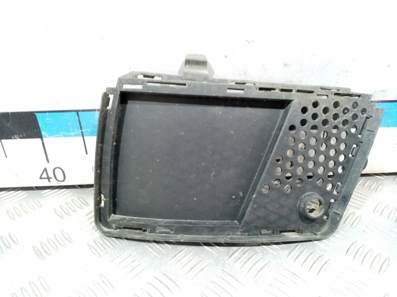 [Б/У] Кронштейн решетки переднего бампера правый [Код: 00610656 ]