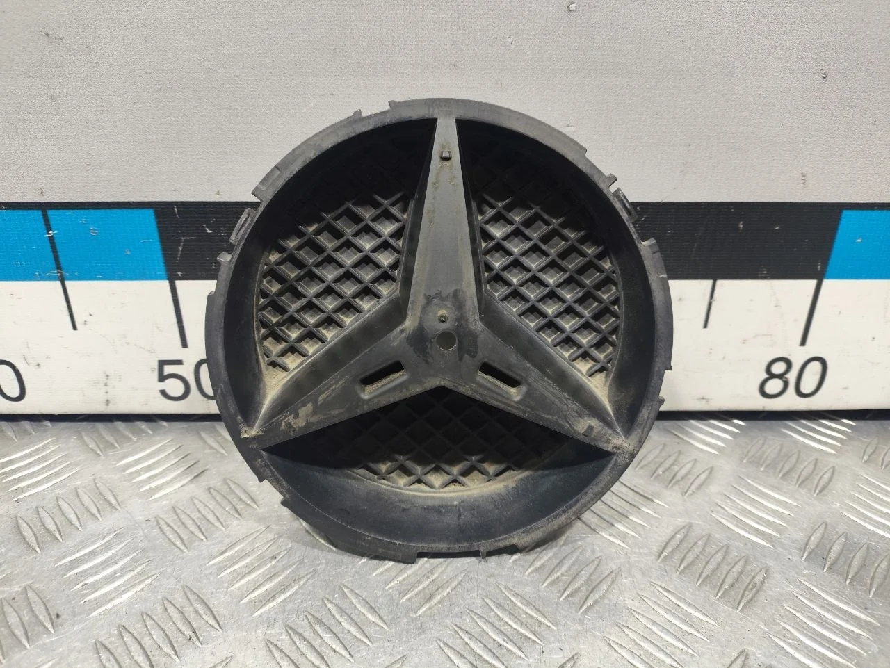 [Б/У] Кронштейн решетки радиатора Mercedes [Код: 00671481 ]