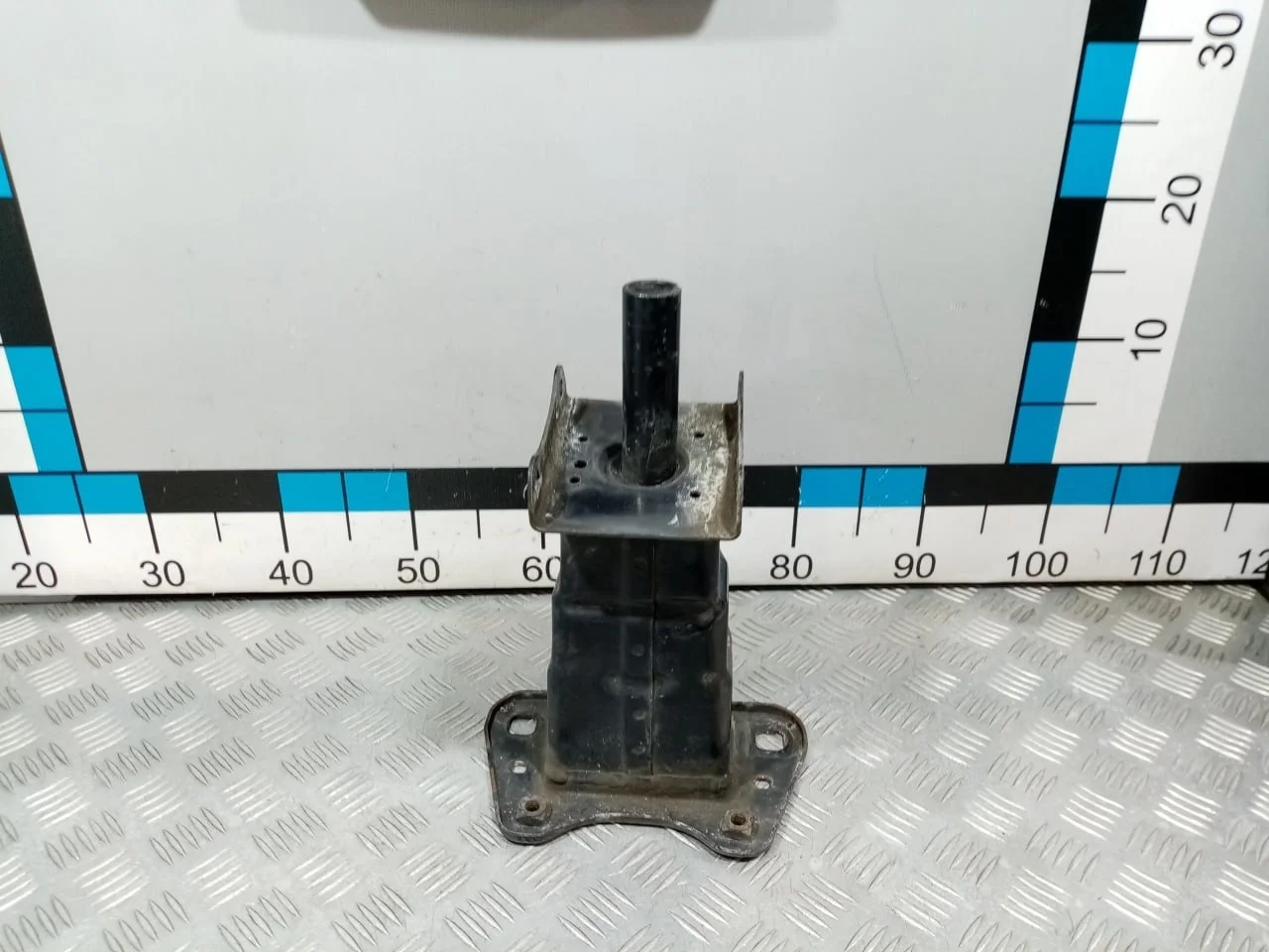 [Б/У] Кронштейн усилителя переднего бампера [Код: 00662940 ]