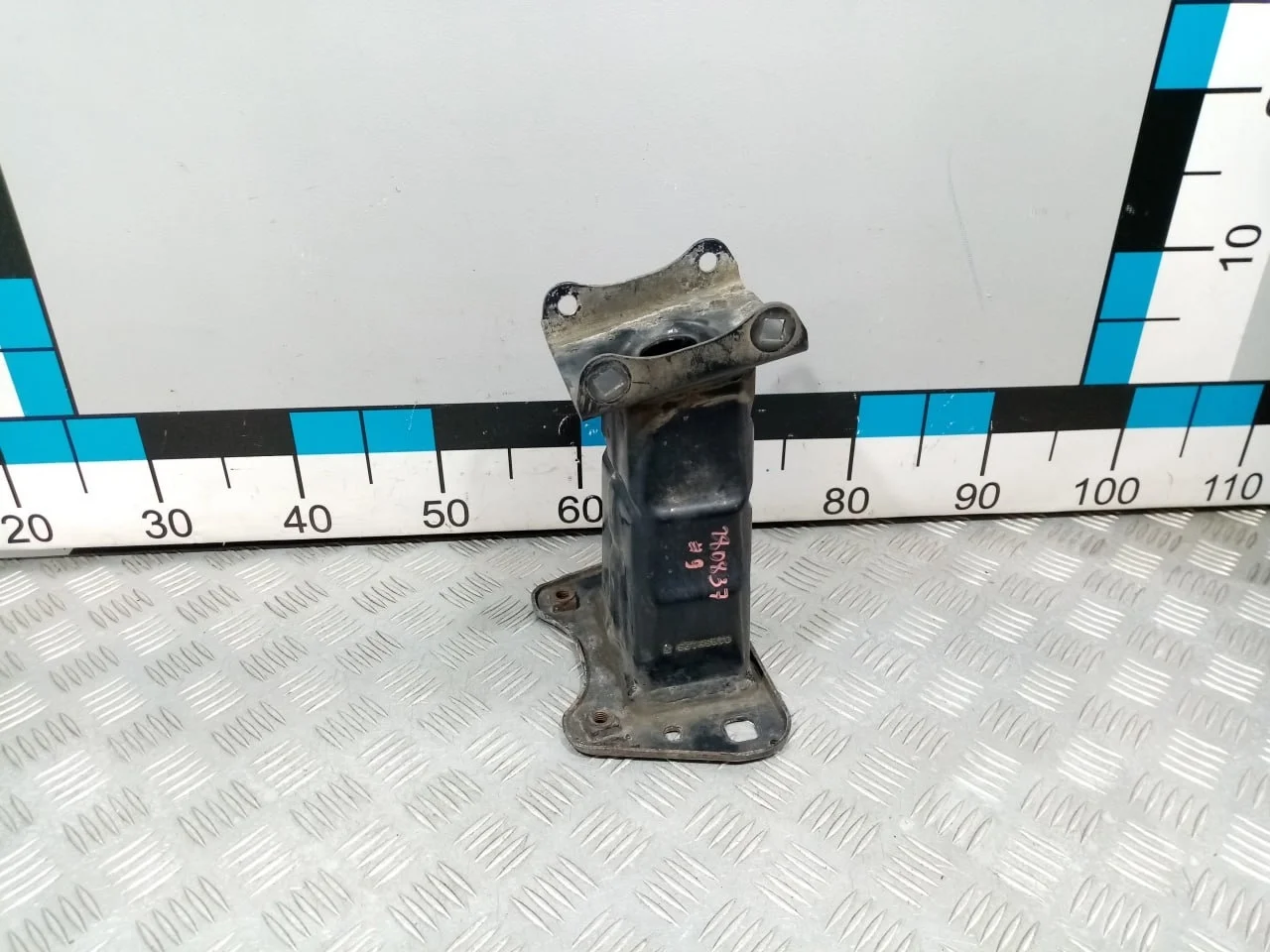 [Б/У] Кронштейн усилителя переднего бампера [Код: 00662944 ]