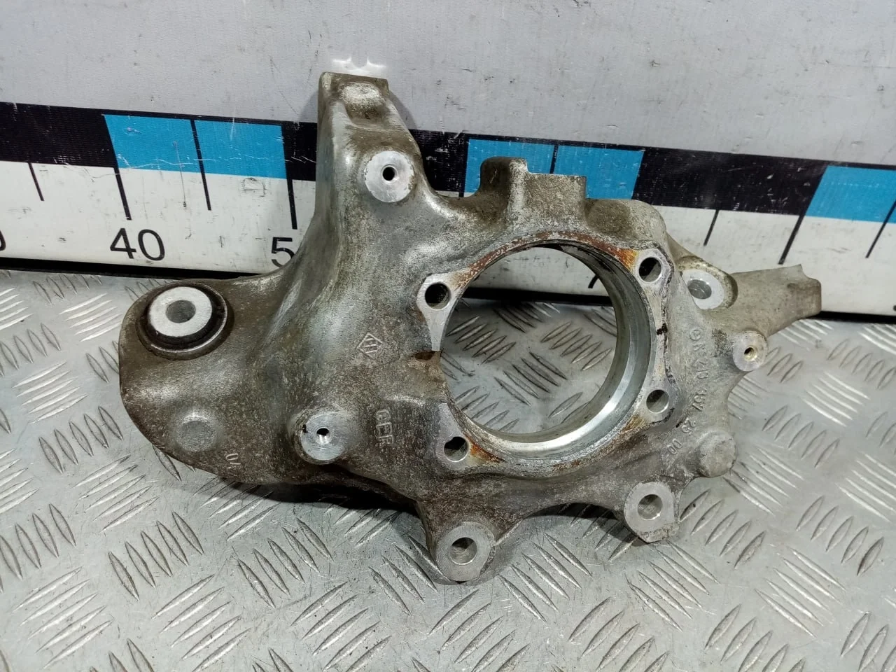 [Б/У] Кулак задний левый [Код: 00607967 ]