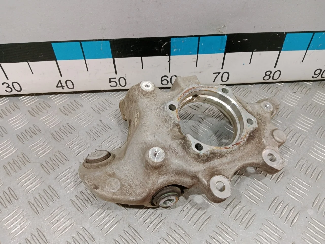 [Б/У] Кулак задний левый - (Состояние: Отличное пробег 41000) [Код: 00677526 ]