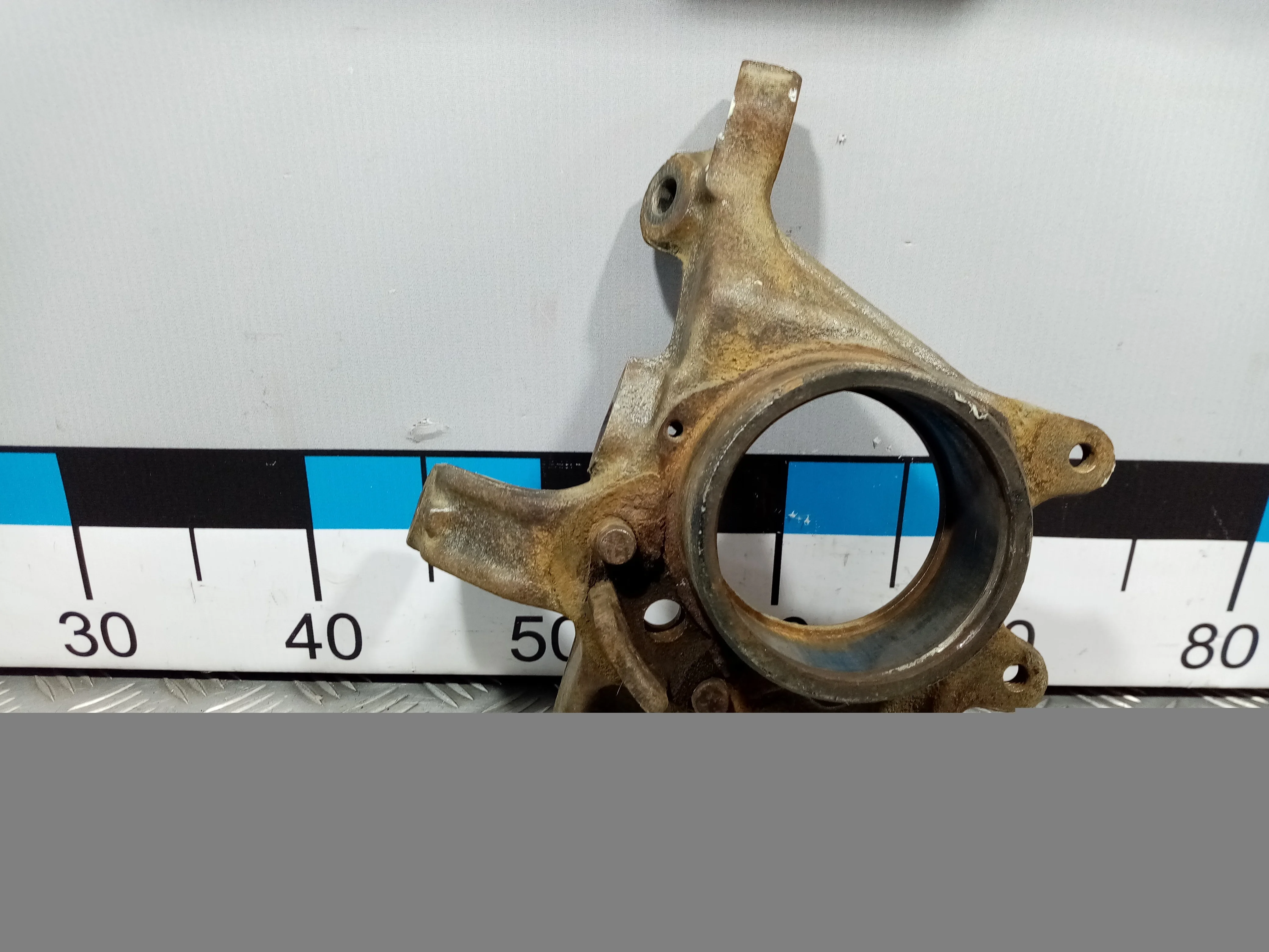 [Б/У] Кулак поворотный задний левый Mercedes W210 [Код: 00420070 ]