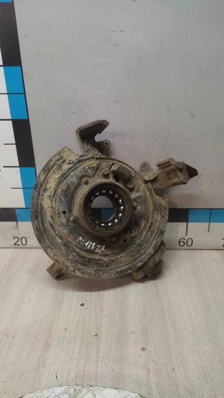 [Б/У] Кулак поворотный задний правый W163 [Код: 00342012 ]