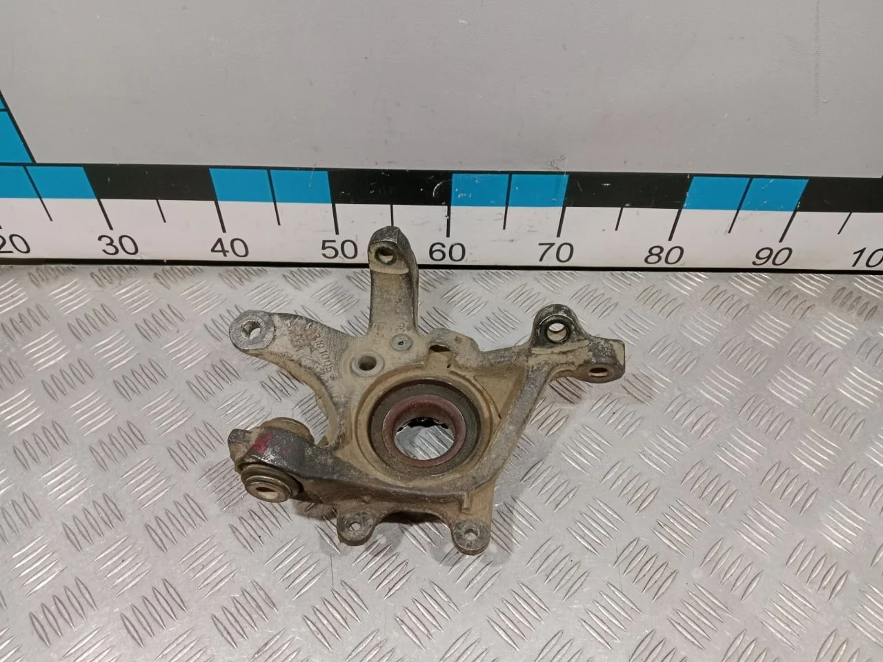 [Б/У] Кулак поворотный задний правый W210 [Код: 00676573 ]