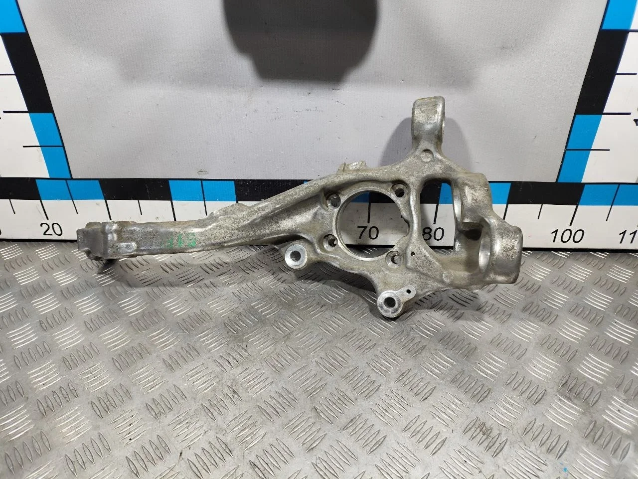 [Б/У] Кулак поворотный передний левый [Код: 00537432 ]