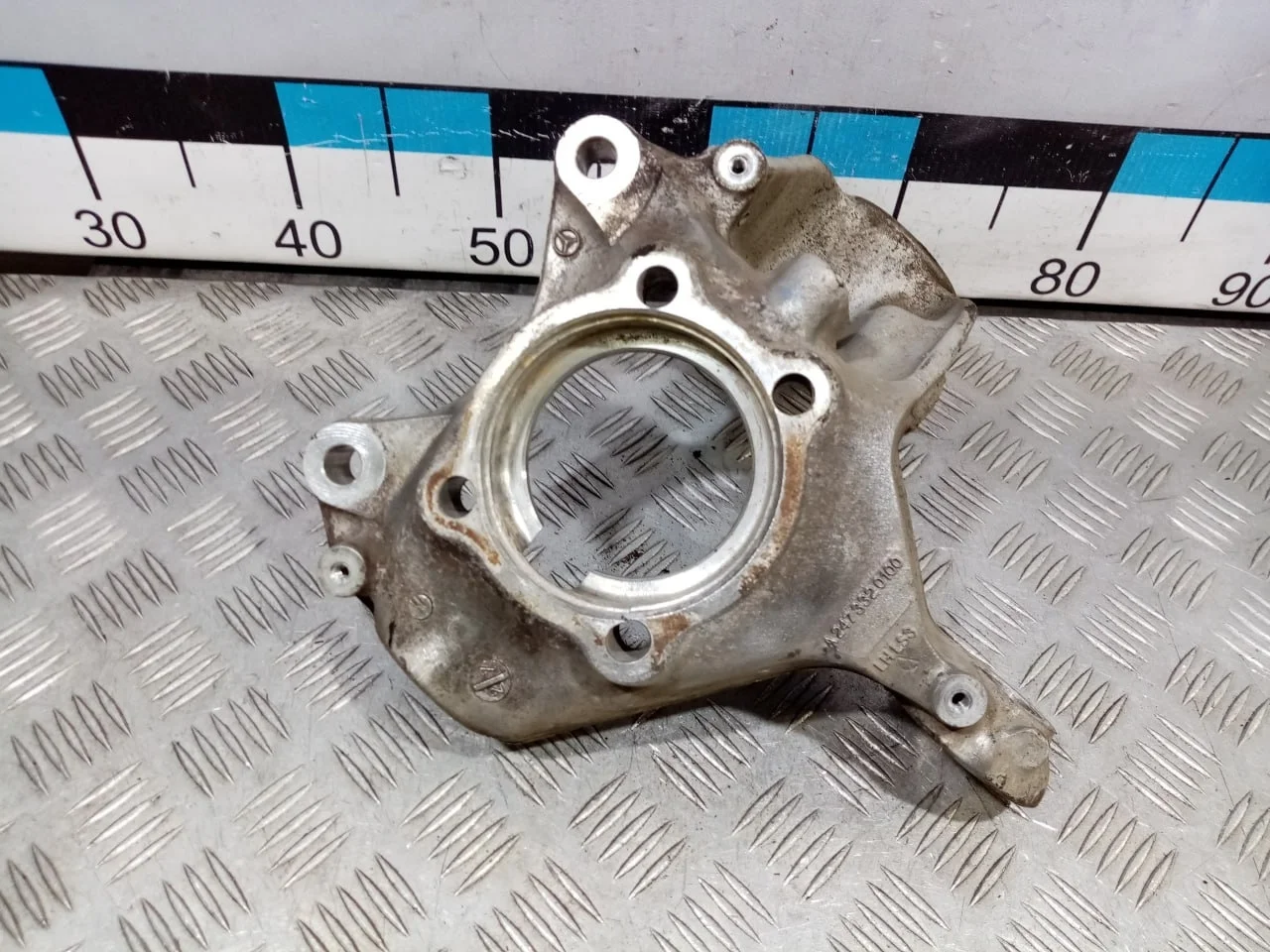 [Б/У] Кулак поворотный передний левый [Код: 00551046 ]