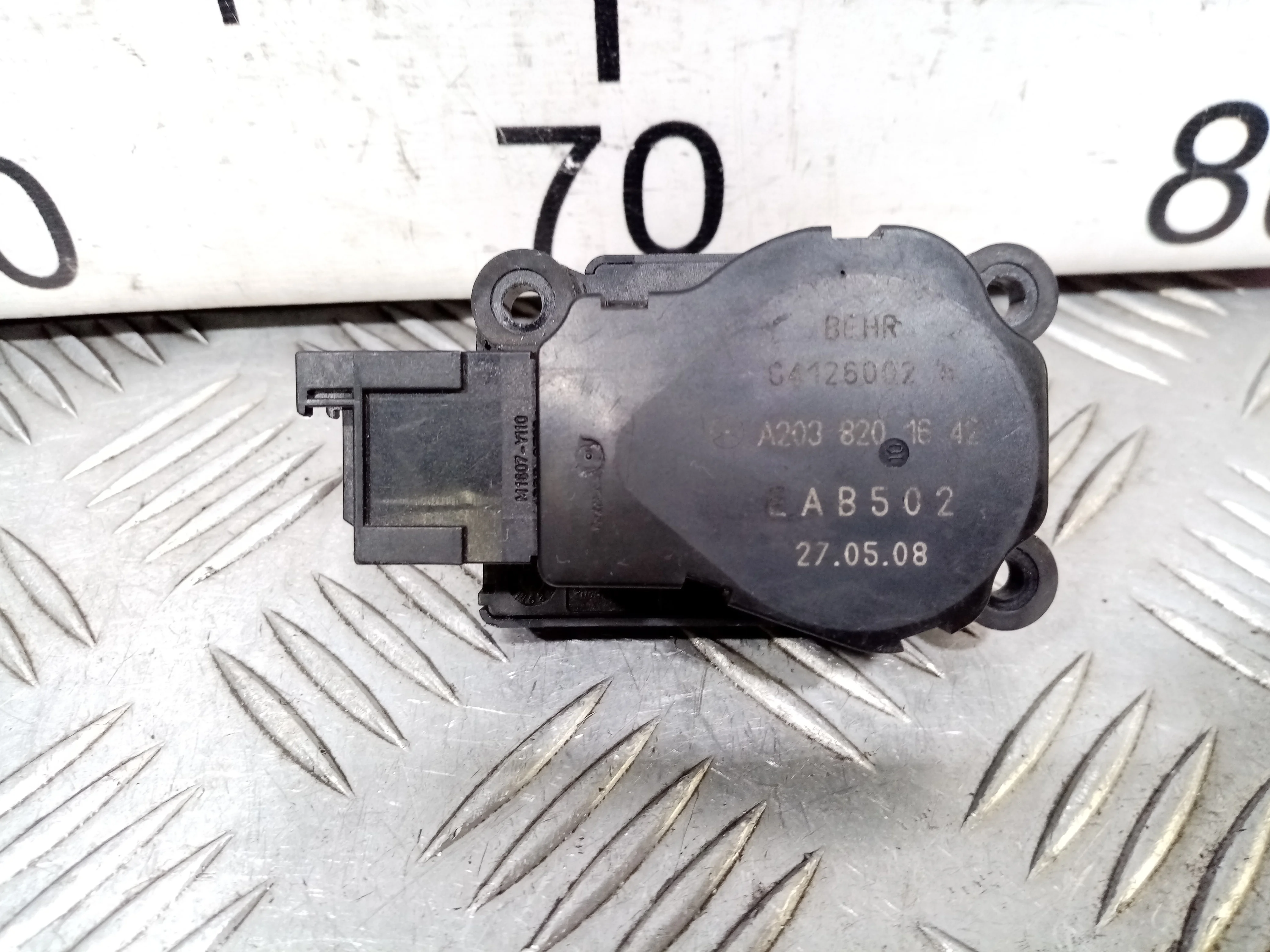 [Б/У] Моторчик заслонки отопителя Mercedes [Код: 00462230 ]