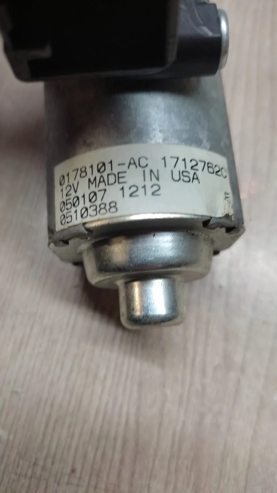 [Б/У] Моторчик люка Mercedes Benz [Код: 00415128 ]