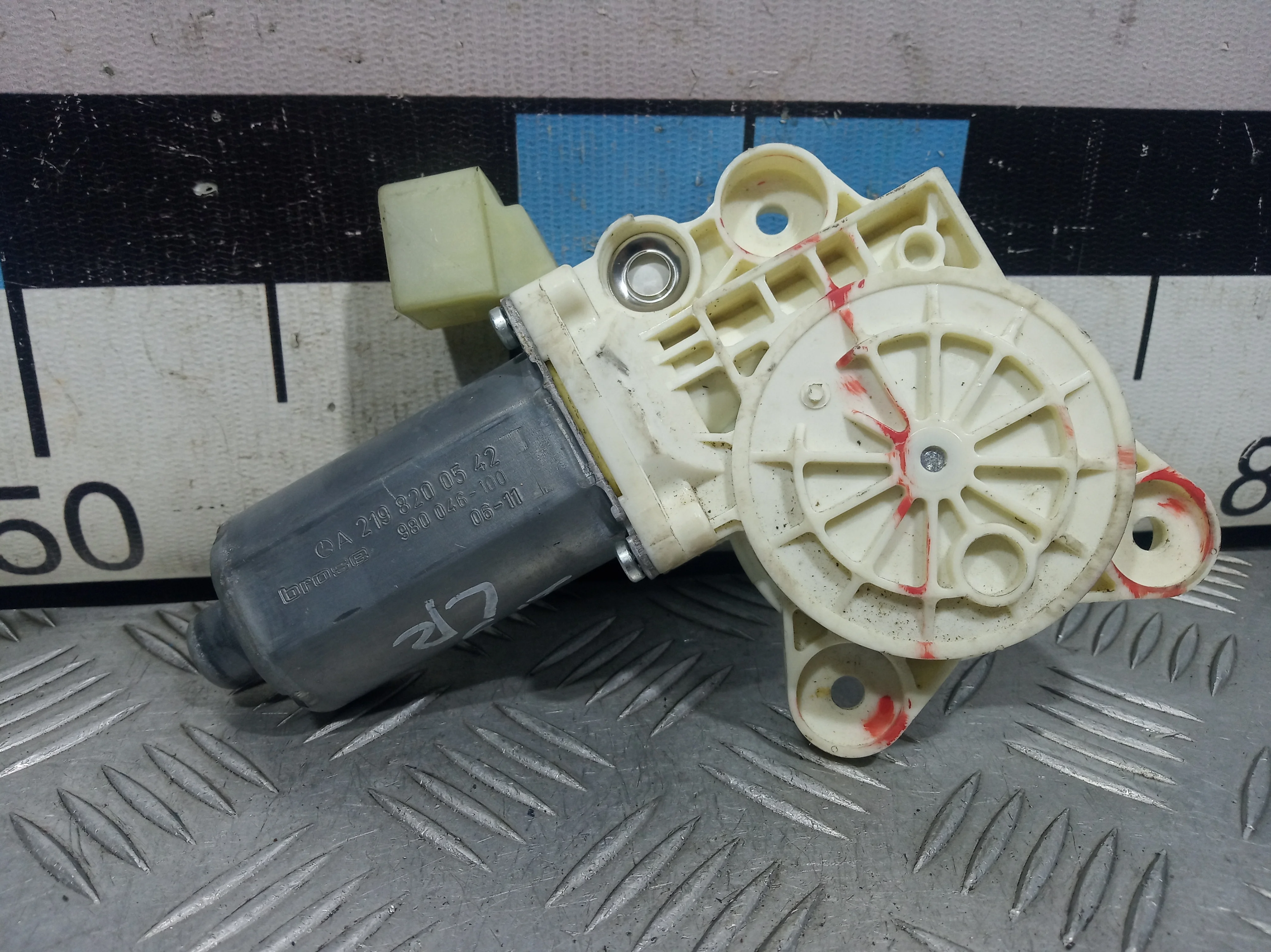 [Б/У] Моторчик стеклоподъемника левый Mercedes W219 [Код: 00403897 ]