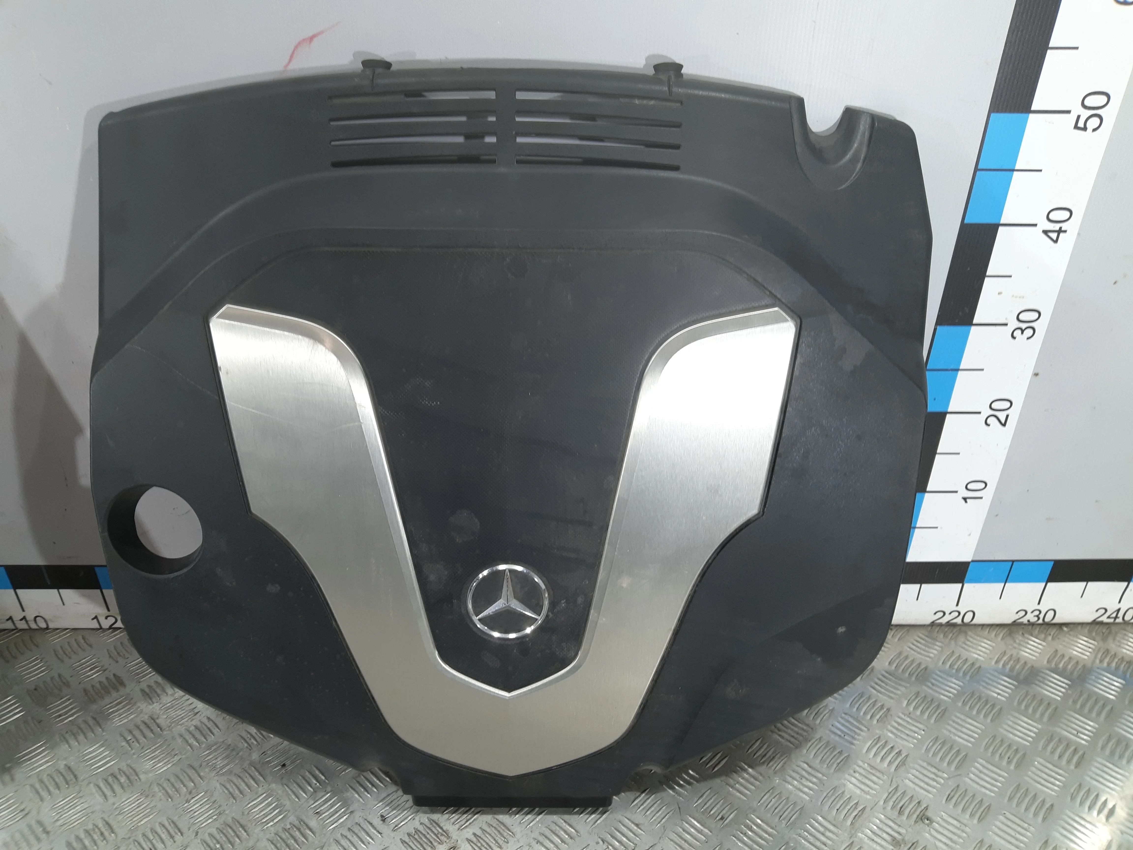 [Б/У] Накладка декоративная на двигатель Mercedes GL166 [Код: 00303750 ]