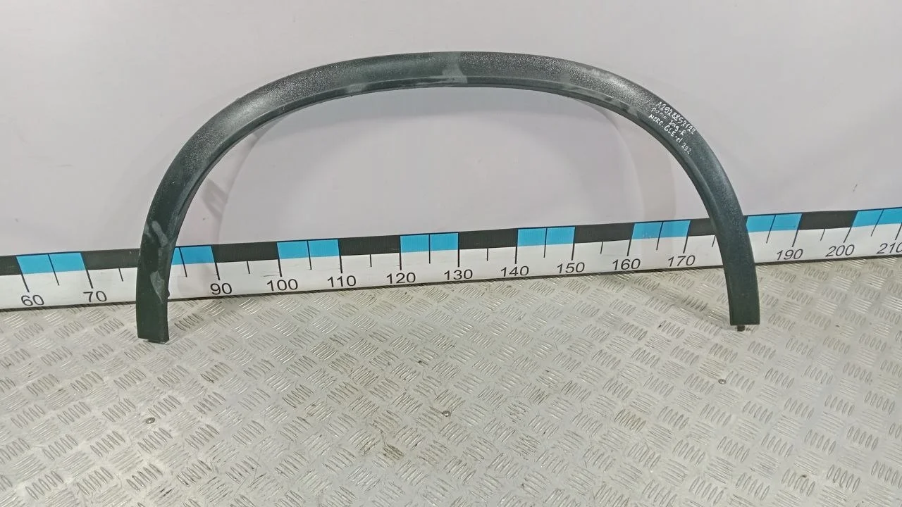 [Б/У] Накладка заднего крыла правого Mercedes GLE C292 - Текстурный пластик [Код: 00382051 ]