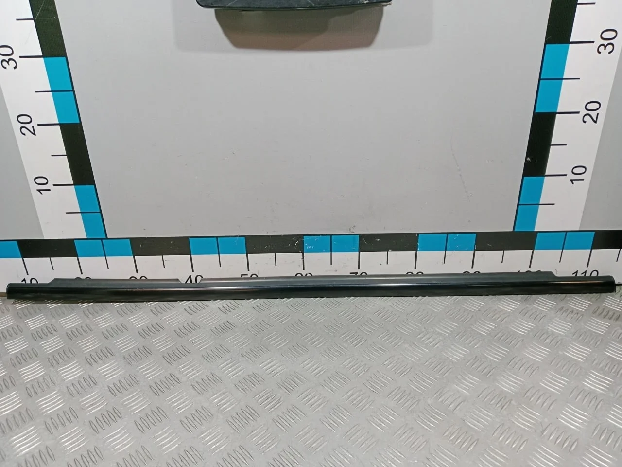 [Б/У] Накладка стекла заднего правого MB X164 [Код: 00663408 ]