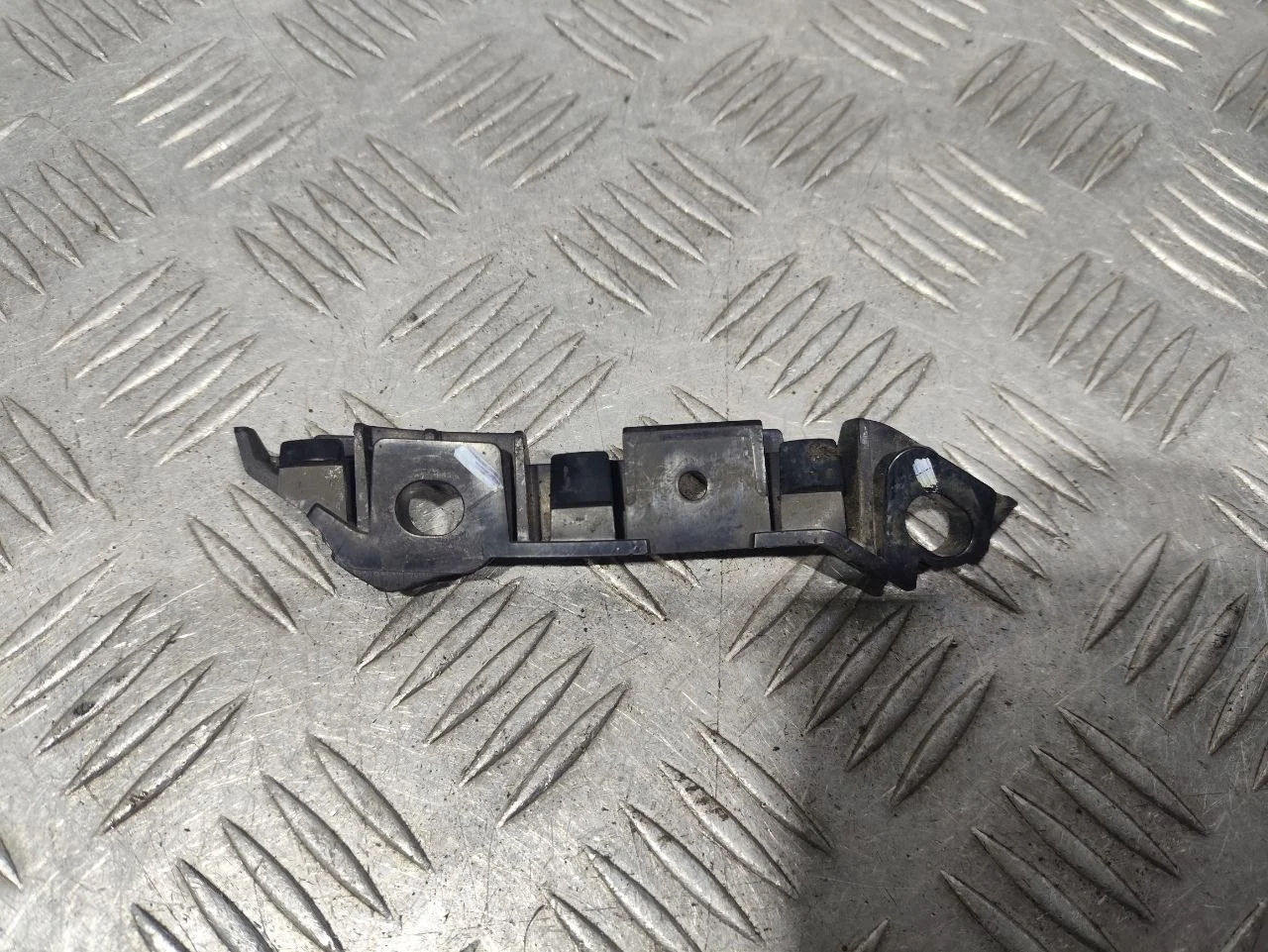 [Б/У] Направляющая переднего бампера правая Mercedes [Код: 00671570 ]