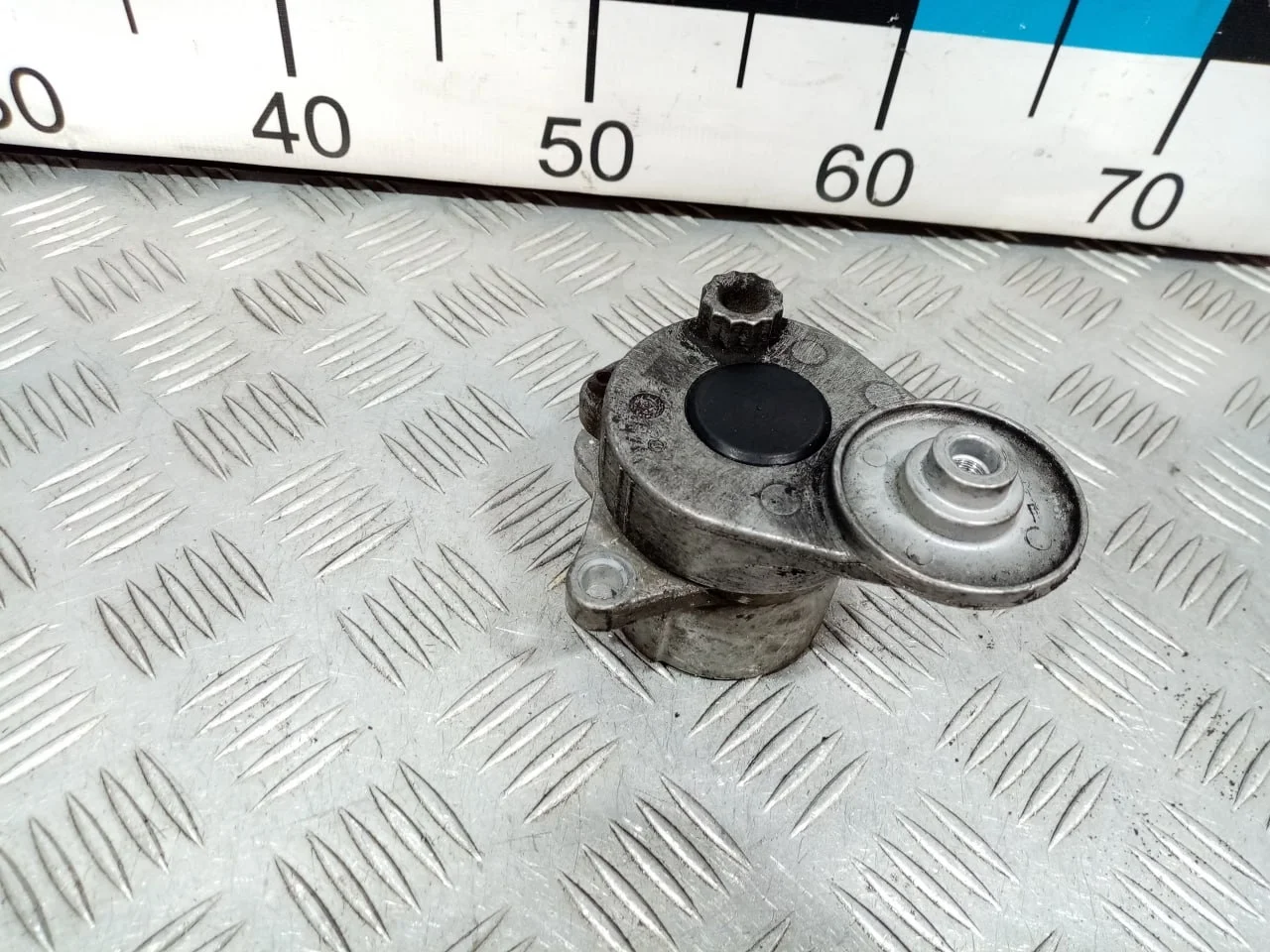 [Б/У] Натяжитель ремня [Код: 00635273 ]